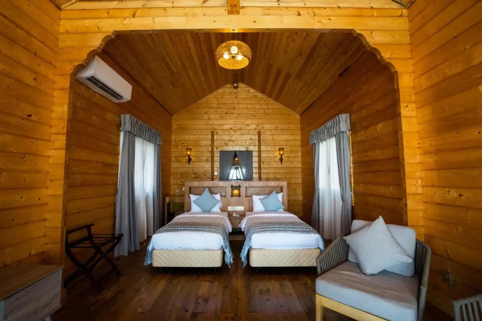 Mari Mari Backpackers Lodge, Mantanani Island