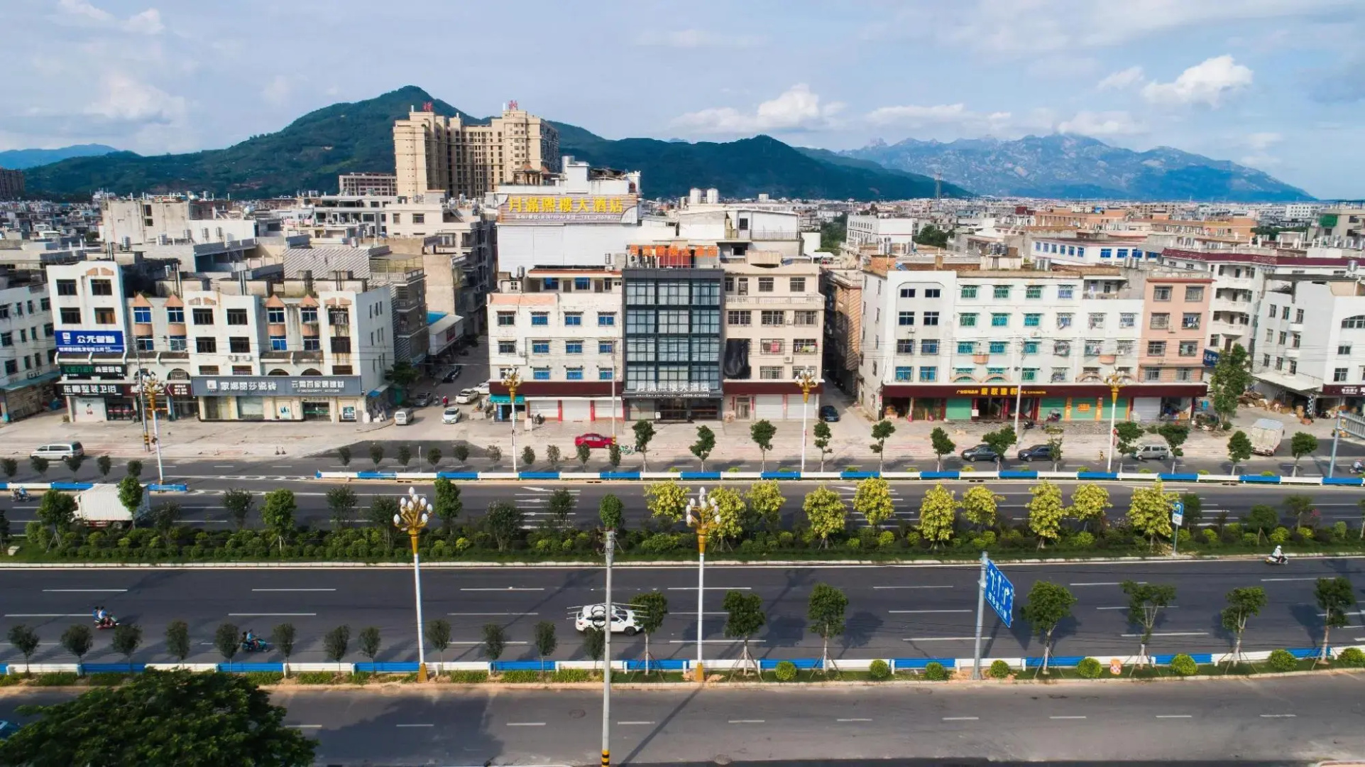 Yueman Xilou Hotel