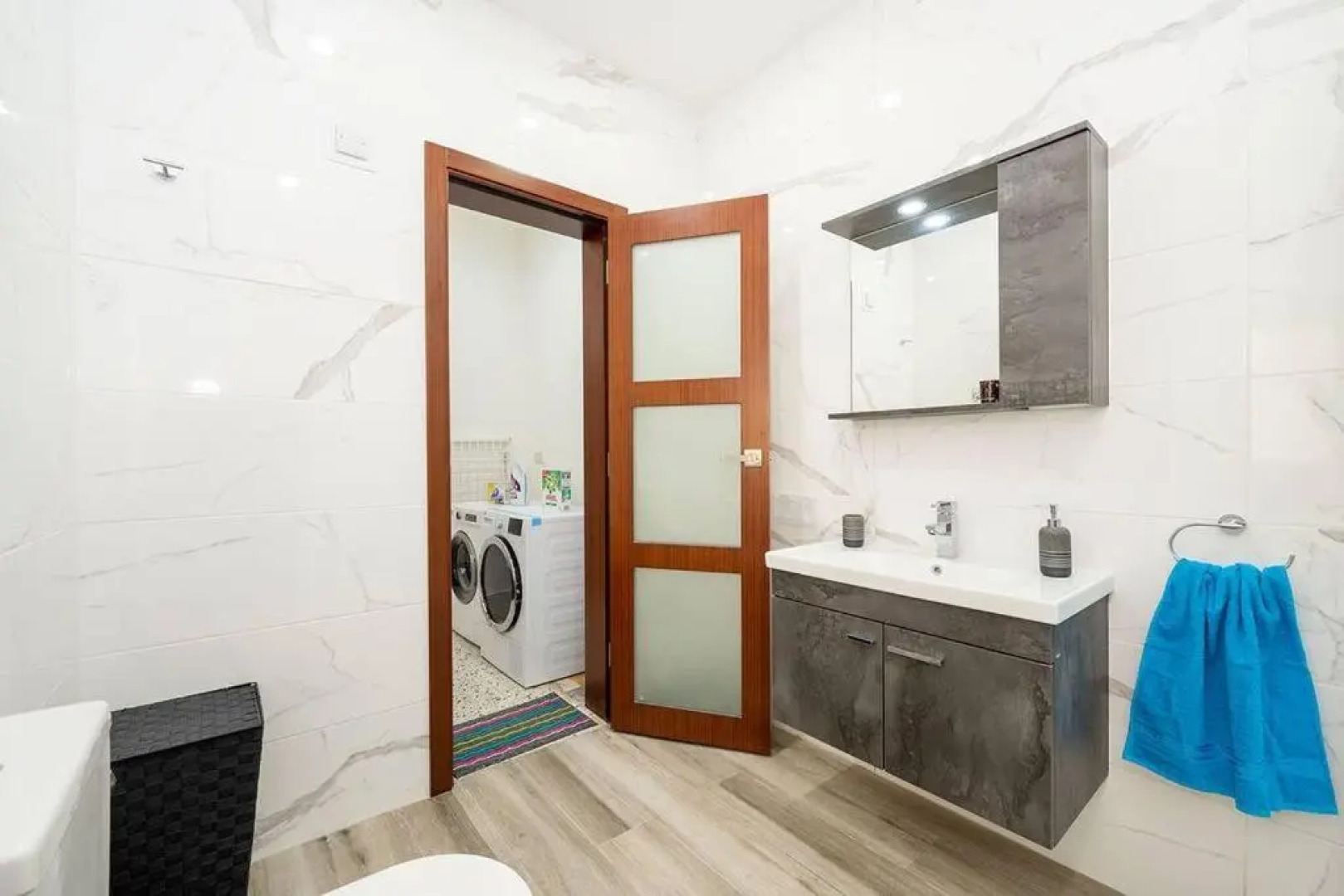 Traditional 3 bedroom home with hot tub (NEW)