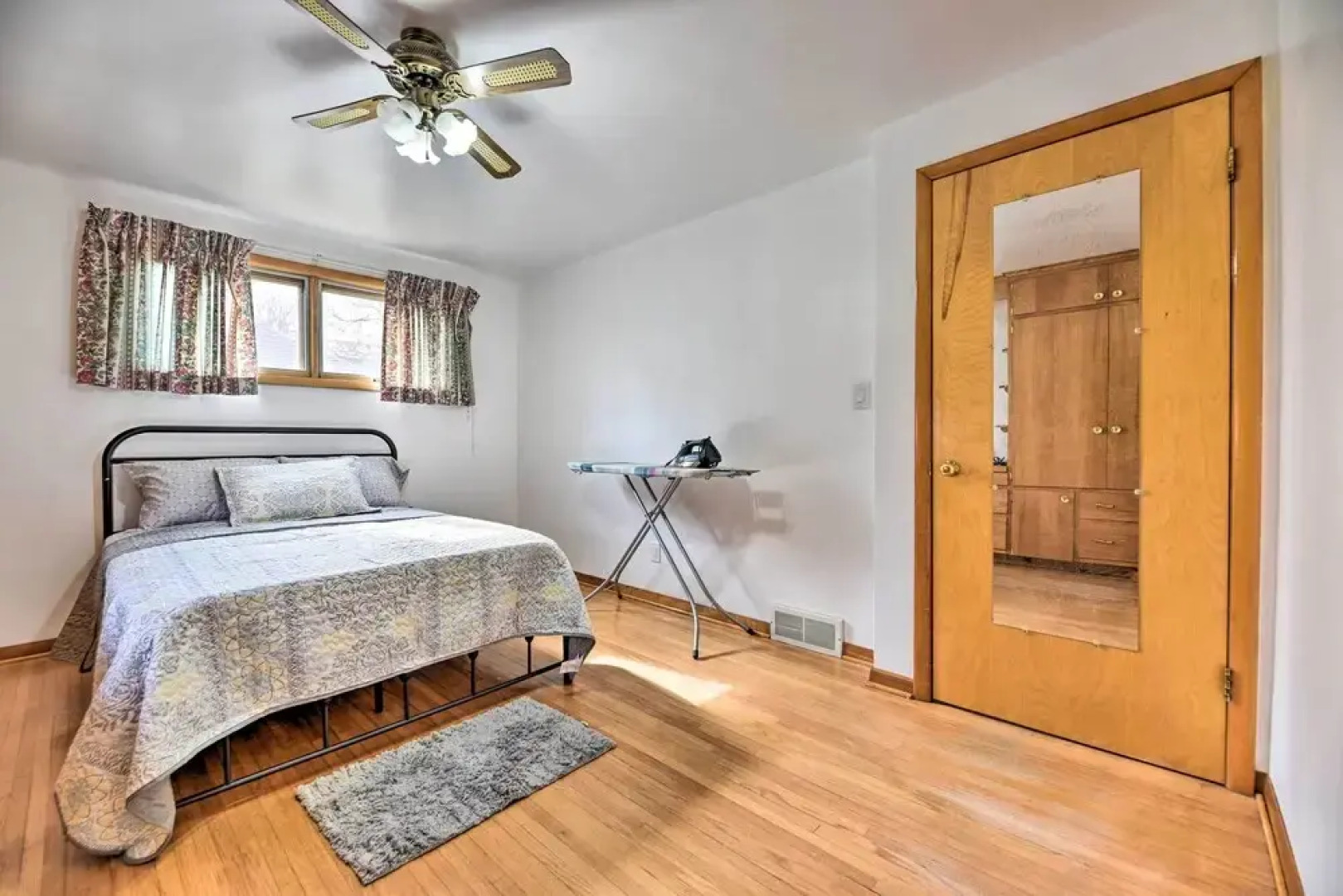 Vacation Rental ~ 8 Mi to Keybank Center!