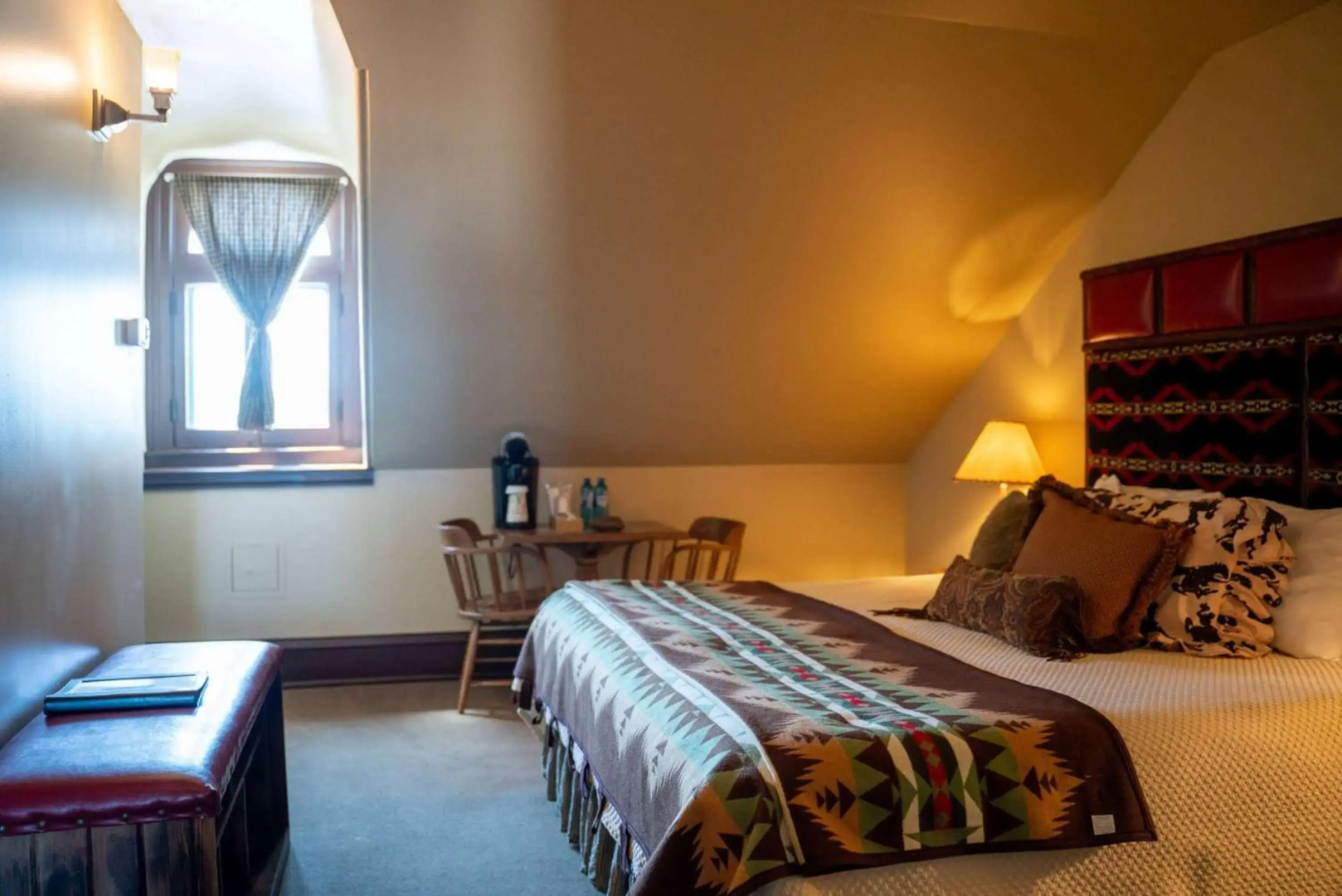 Sheridan Inn, B/W Signature Collection