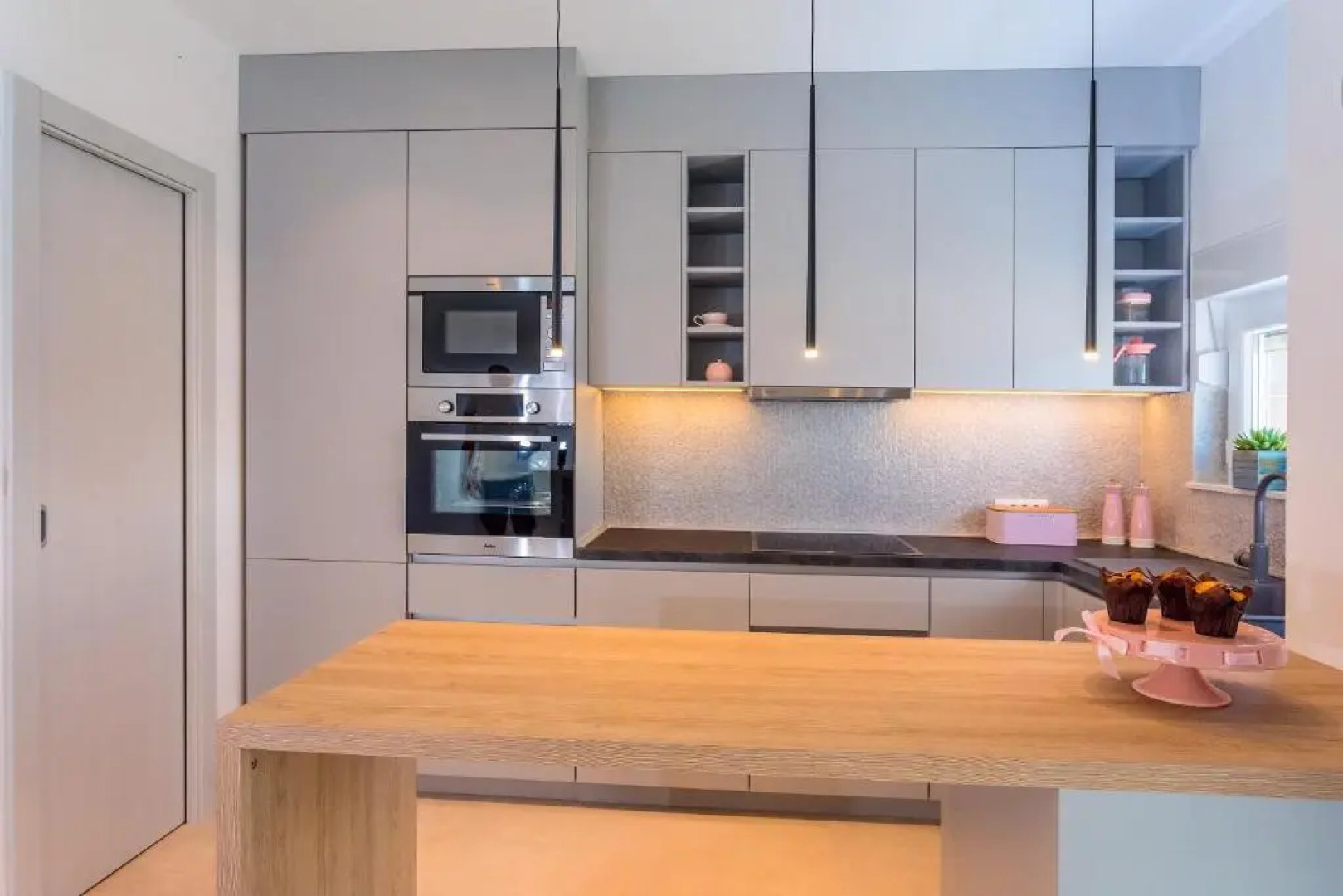 Villa Diva with 7 bedrooms, heated pool, sauna and fun zone, sea views