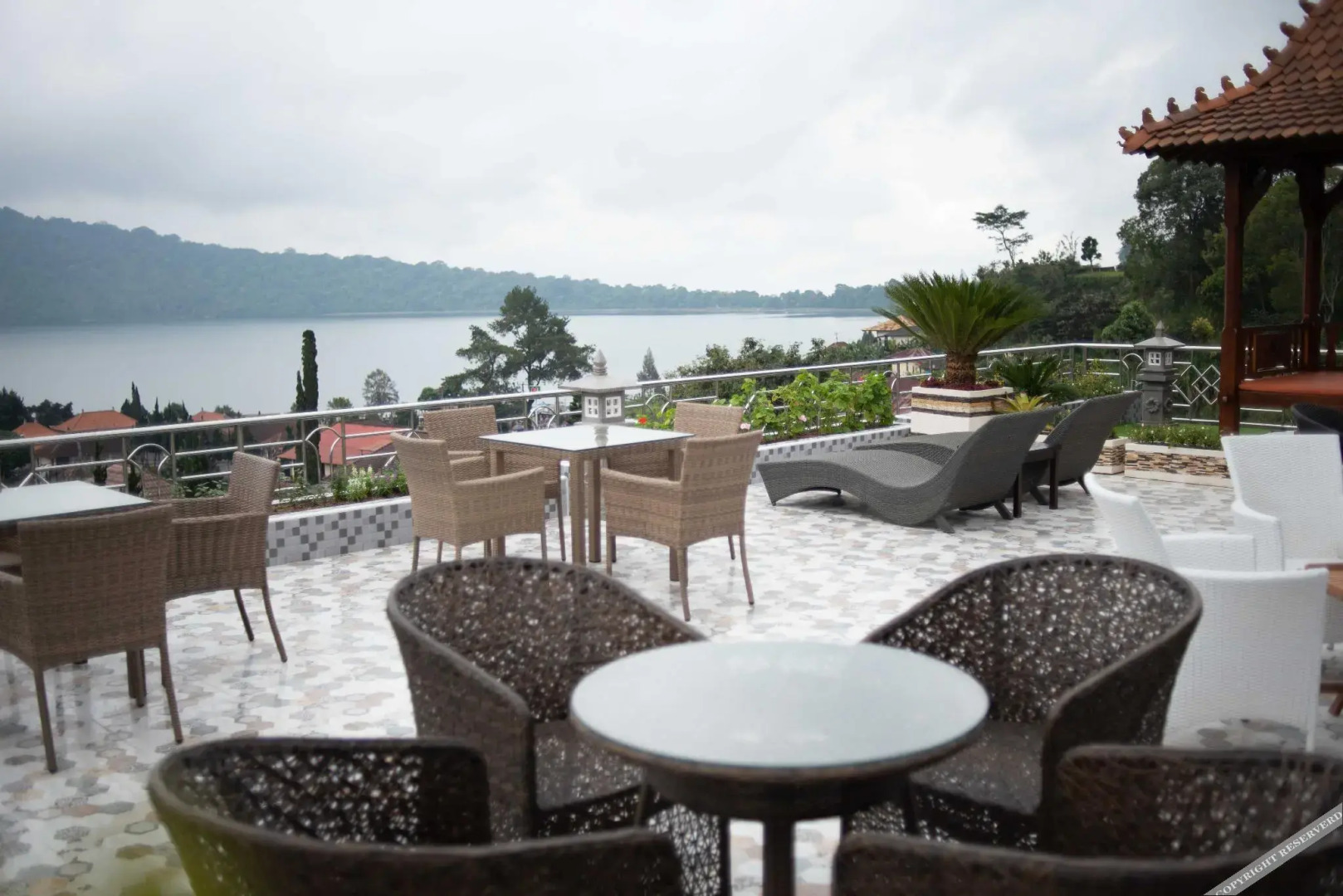 hotel de danau lake view