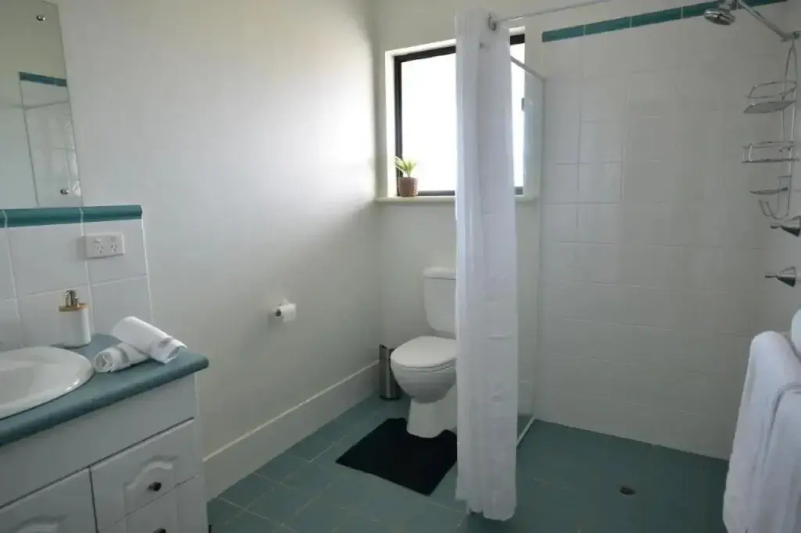 Stan Breeze: Elegant Family Retreat