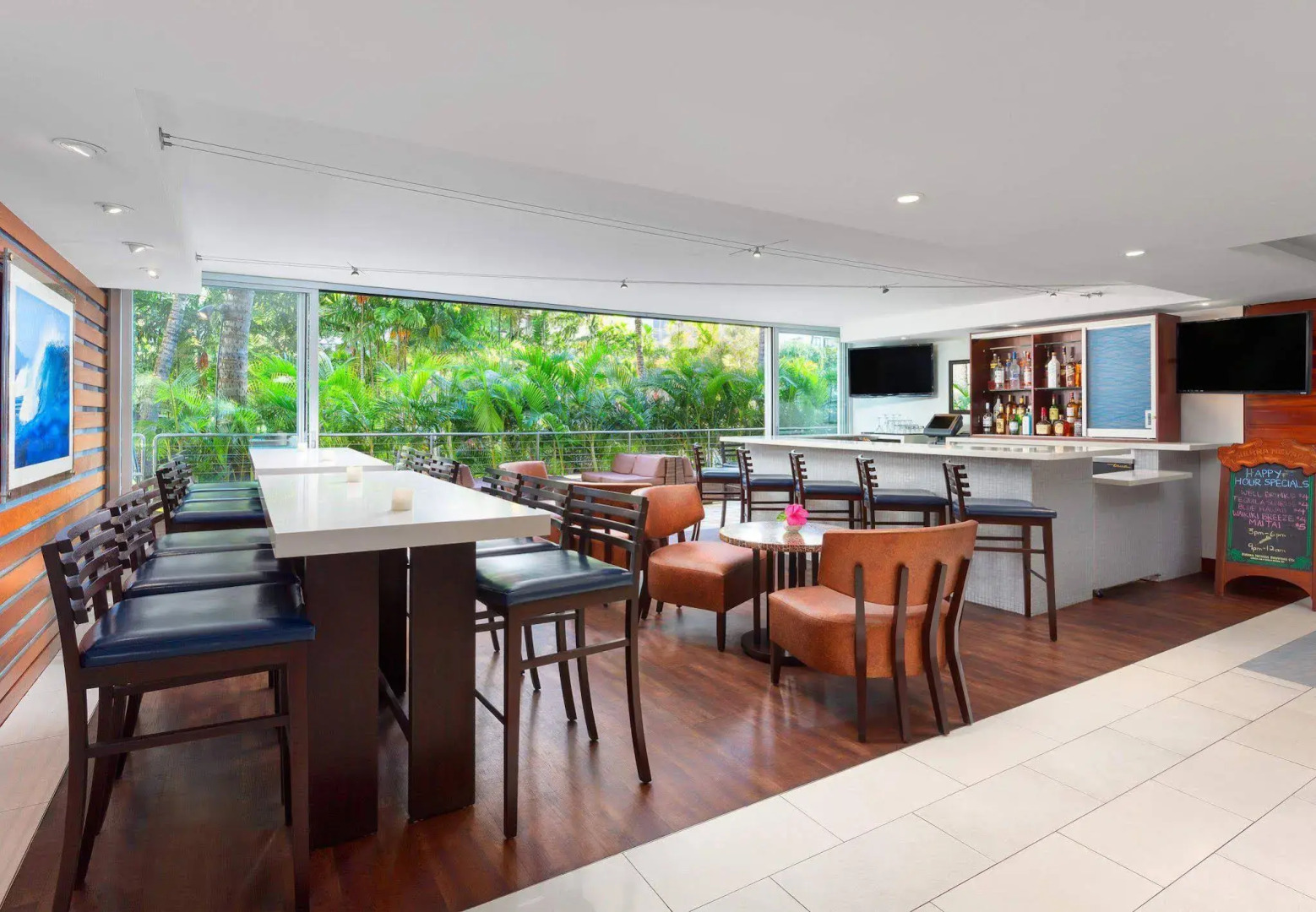 Courtyard by Marriott Waikiki Beach