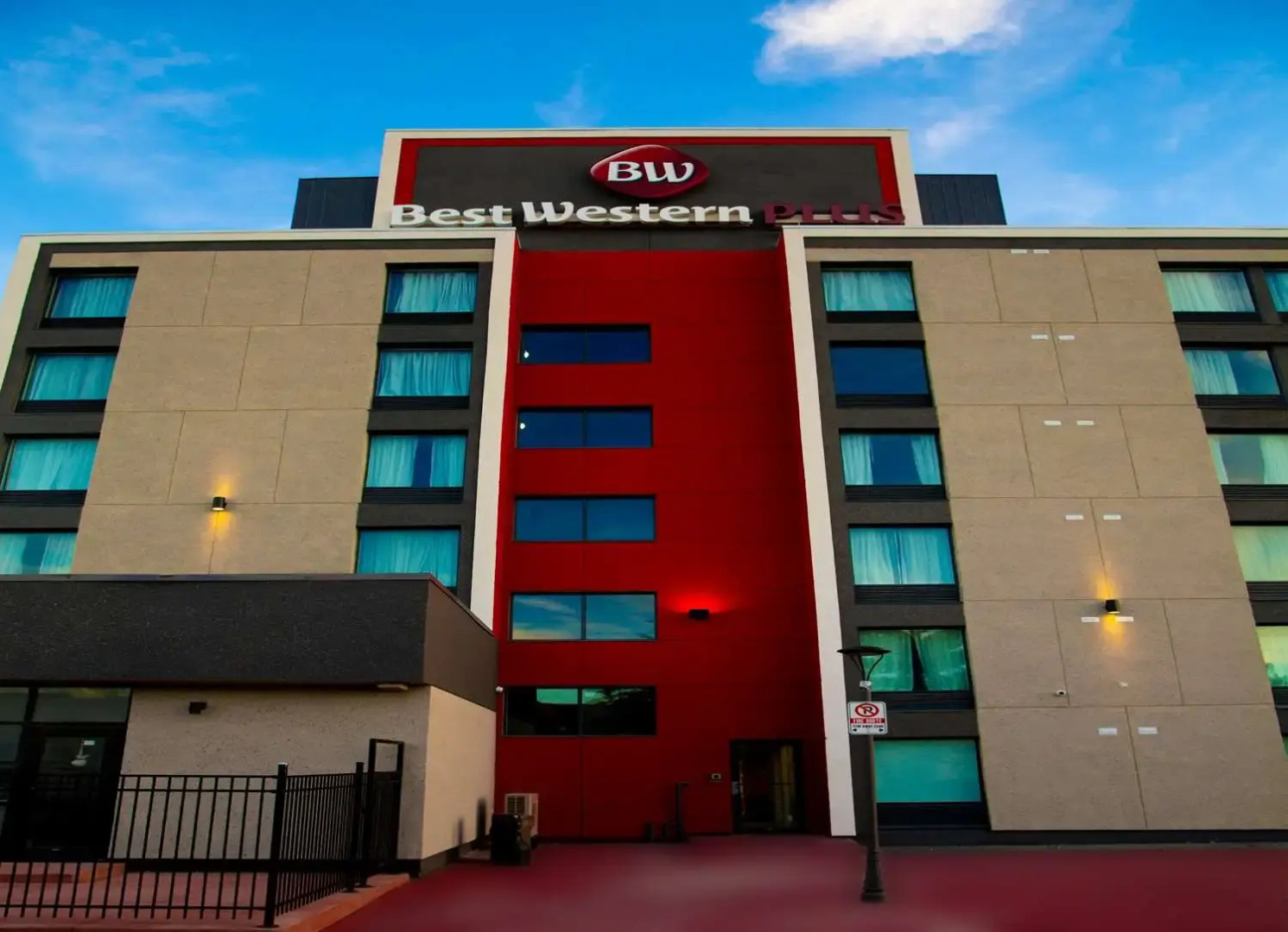 Best Western Plus Toronto North York Hotel & Suites