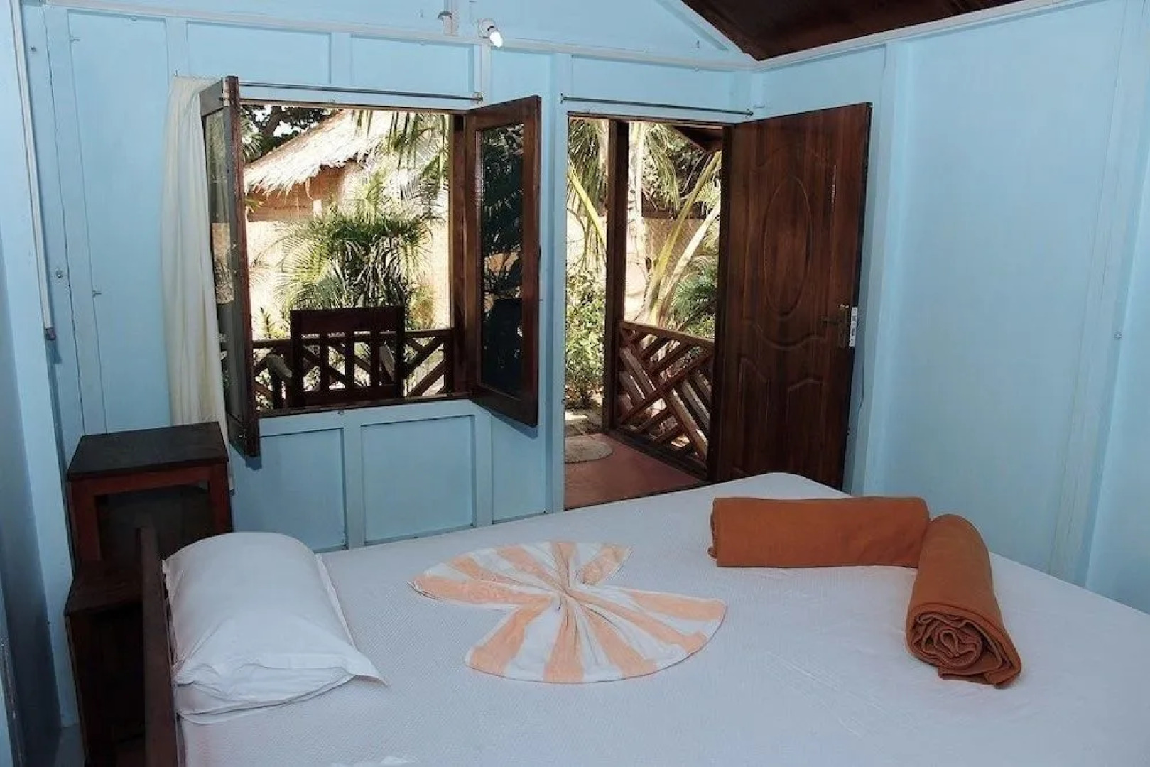 Sea Bird Beach Cafe & Cottages