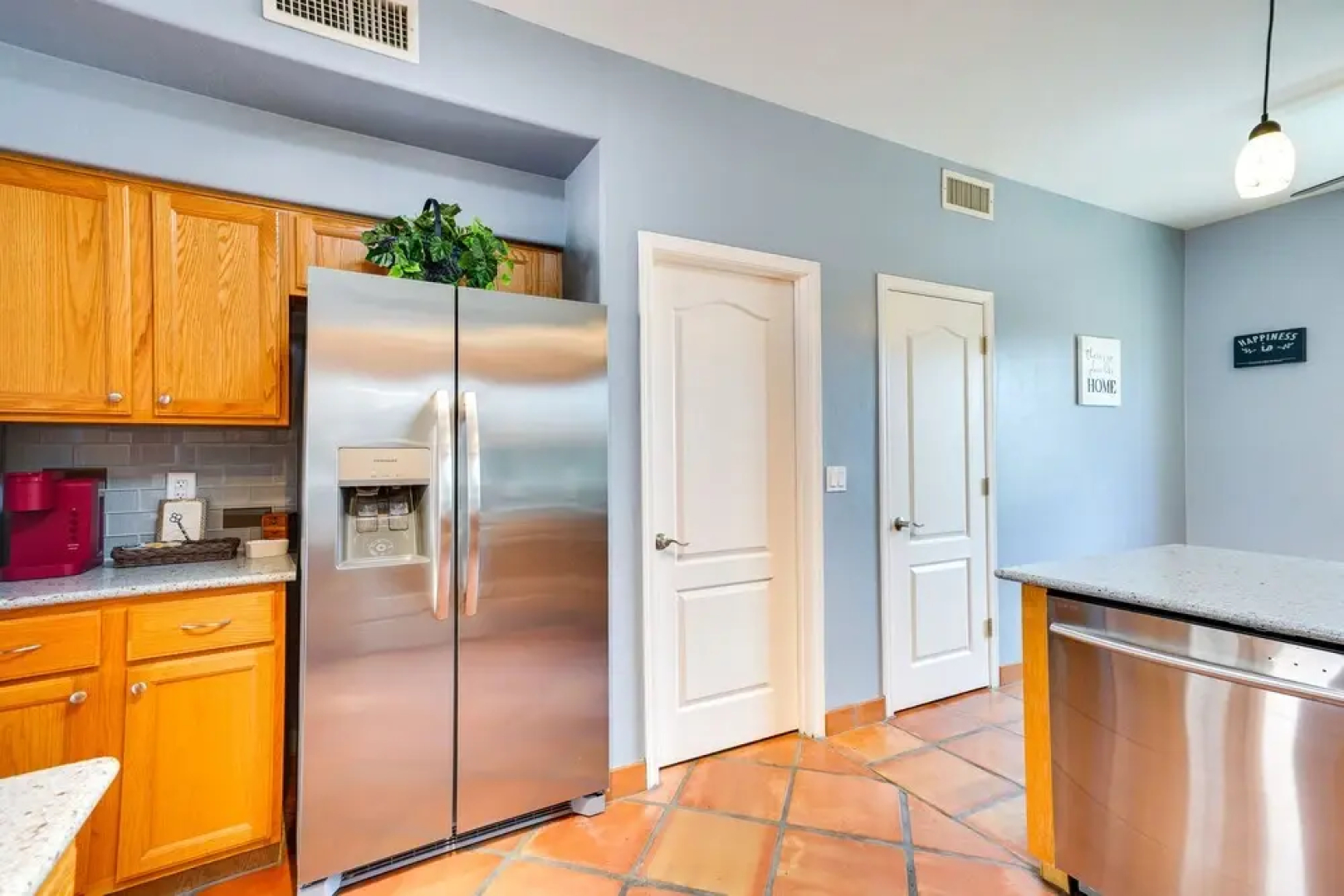 Luxury Tucson Retreat: Patio, Hot Tub & Fireplace