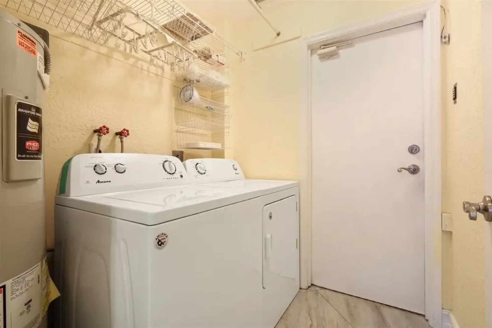 Golden Tropics 30 Minutes From Superbowl 2020 Pool Fenced Backyard