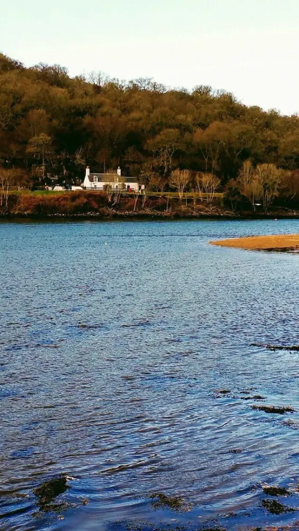 Crinan Canal Cottage