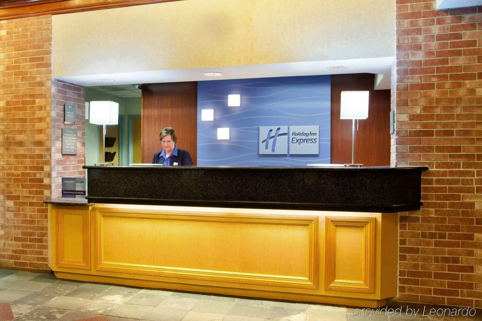 Holiday Inn Express Hotel & Suites Chicago-Midway Airport by IHG
