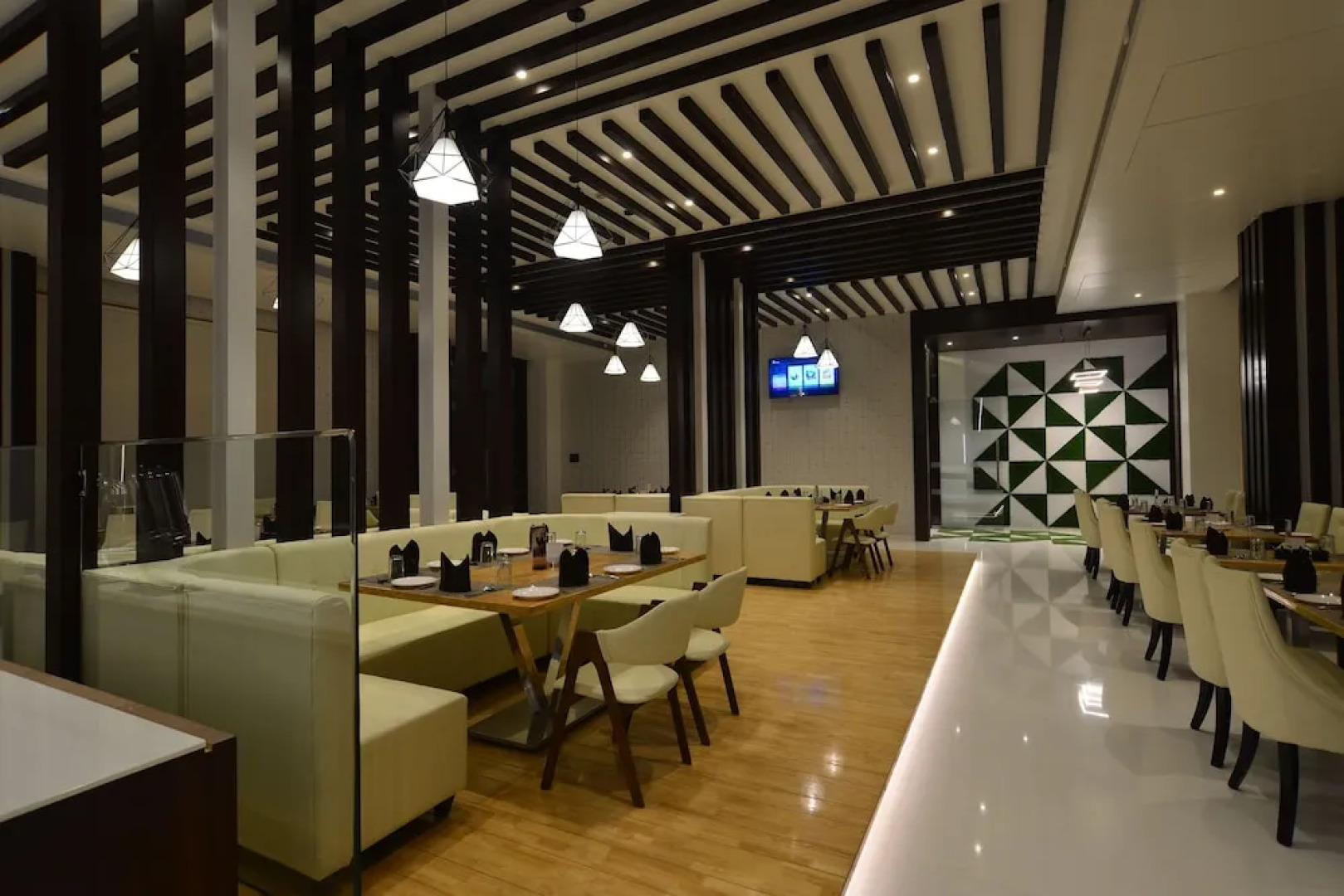 Hotel Jhankar Palace