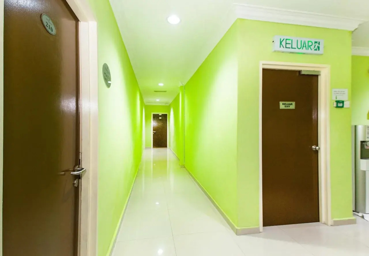 OYO 443 Crystal City Hotel