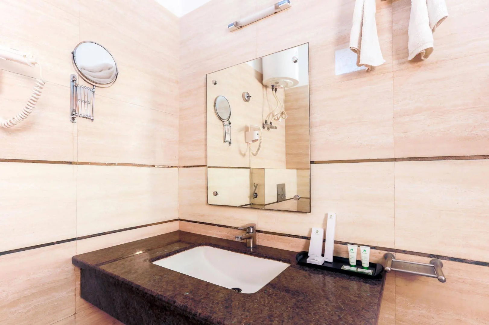 Hotel Heaven Resorts