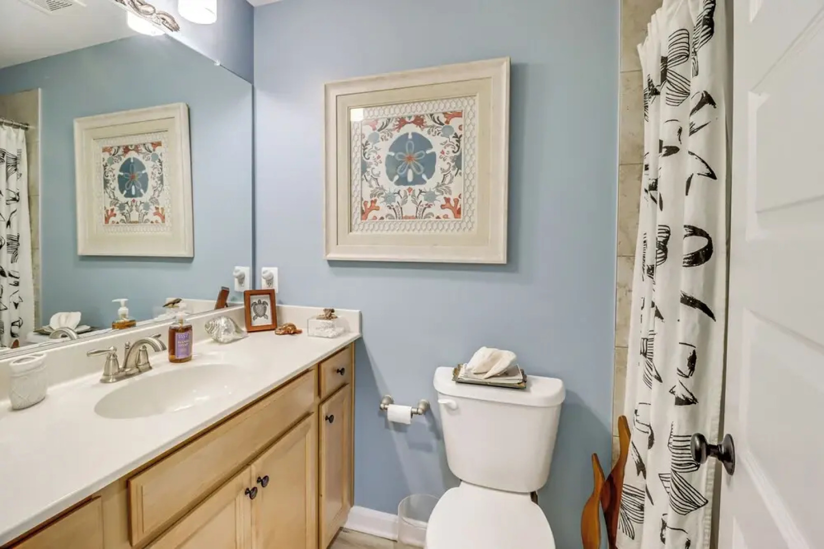 Walk to Potomac River: Colonial Virginia Retreat