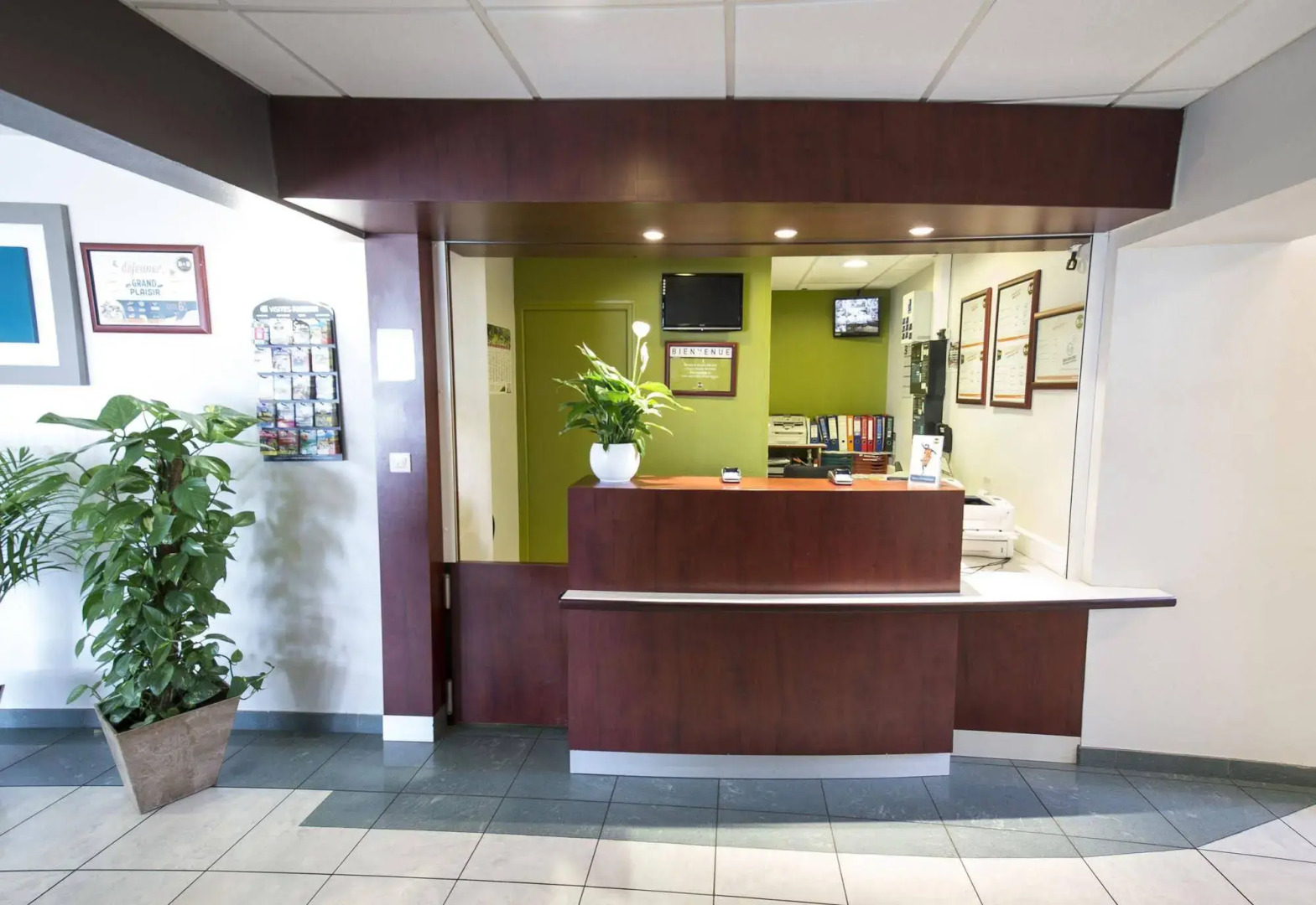 Kyriad Direct Poitiers - Gare du Futuroscope