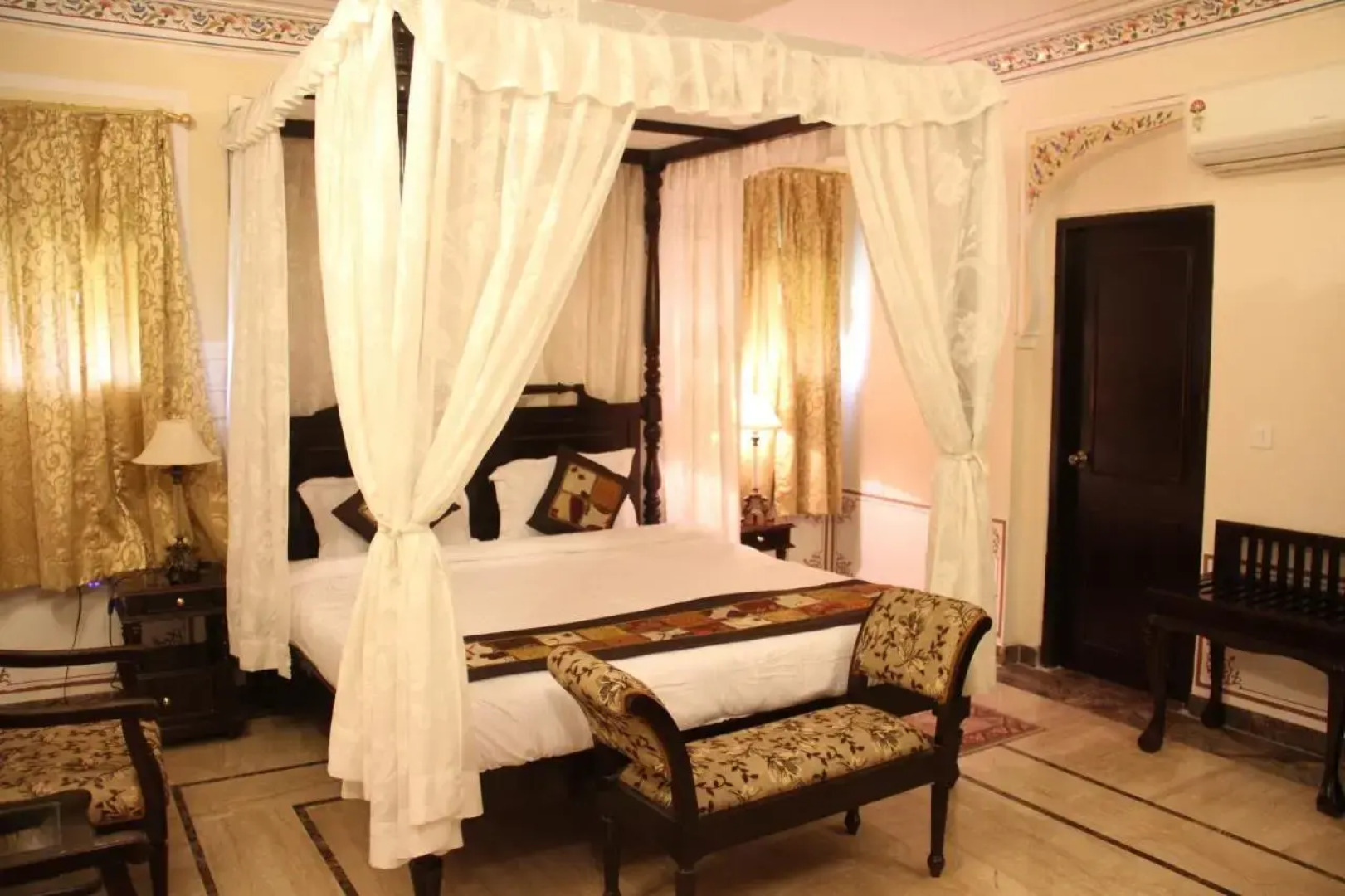 WelcomHeritage Traditional Haveli