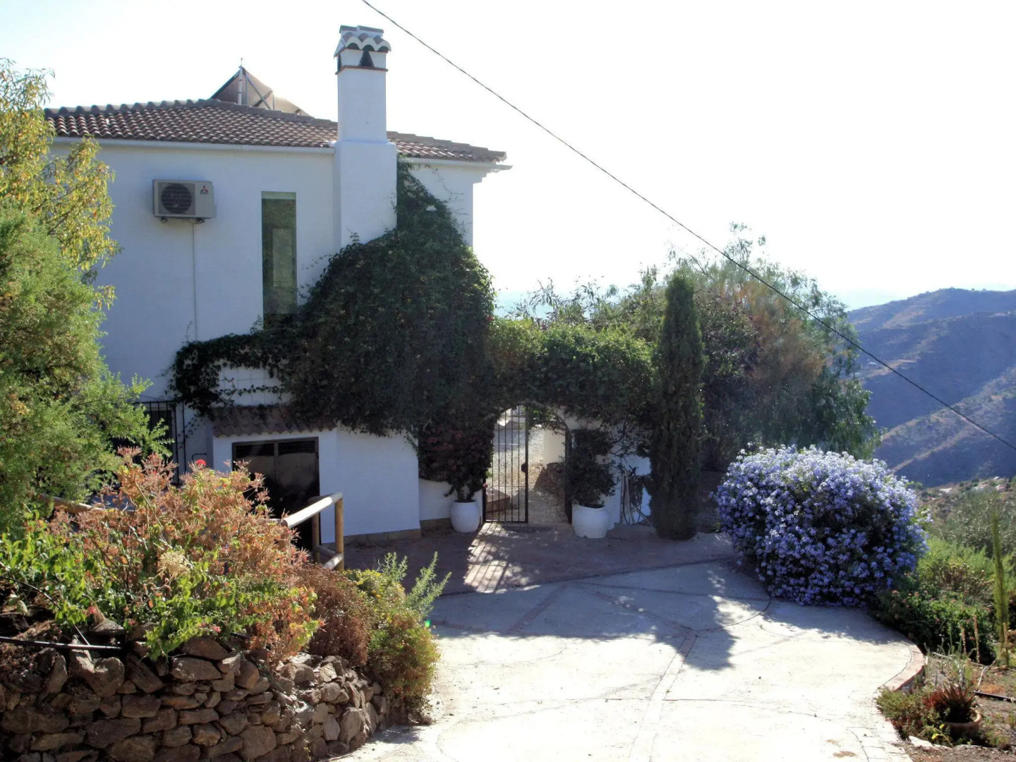 Graceful Villa in Sayalonga with Swimming Pool