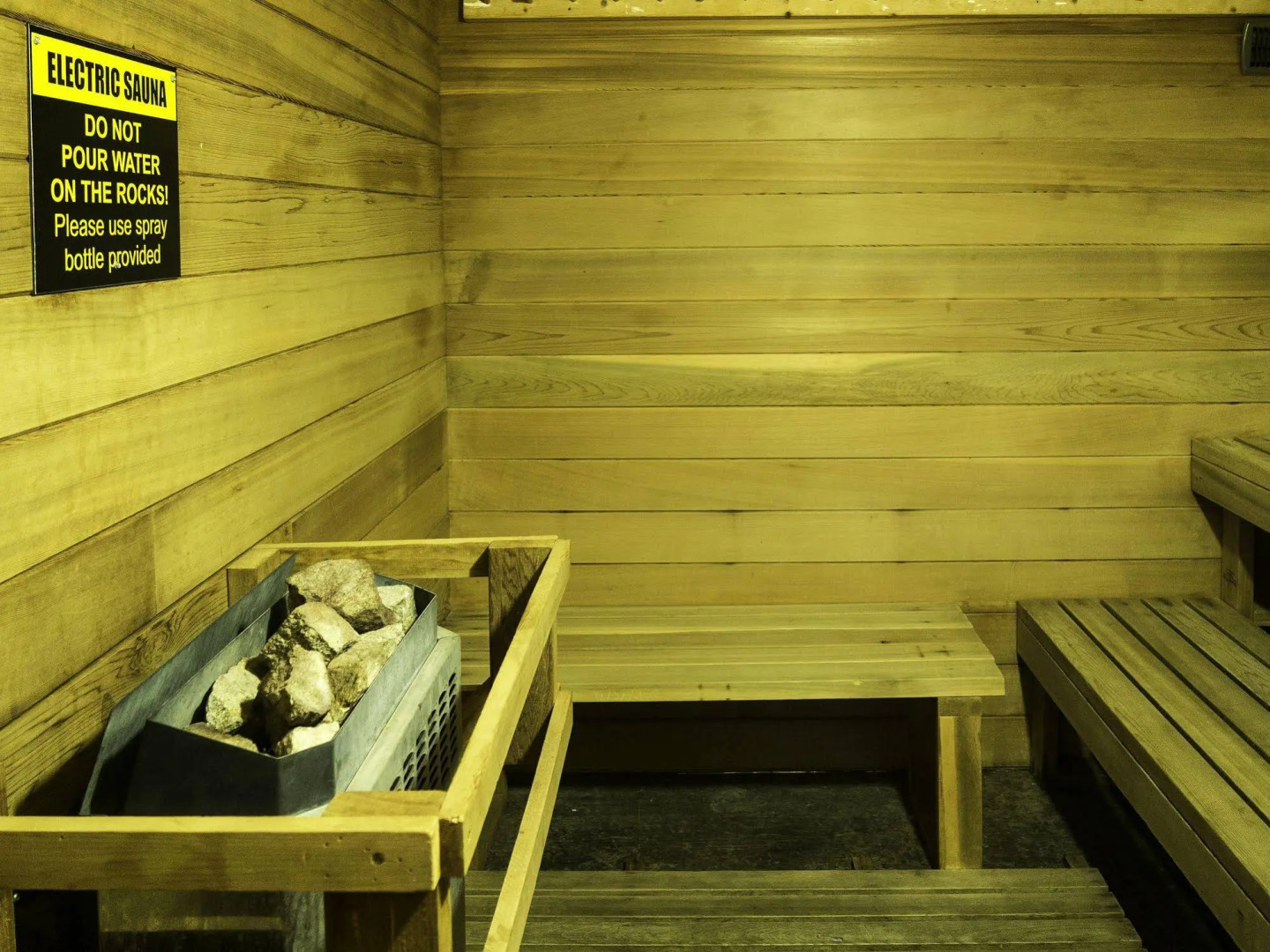 Raging Elk Adventure Lodging