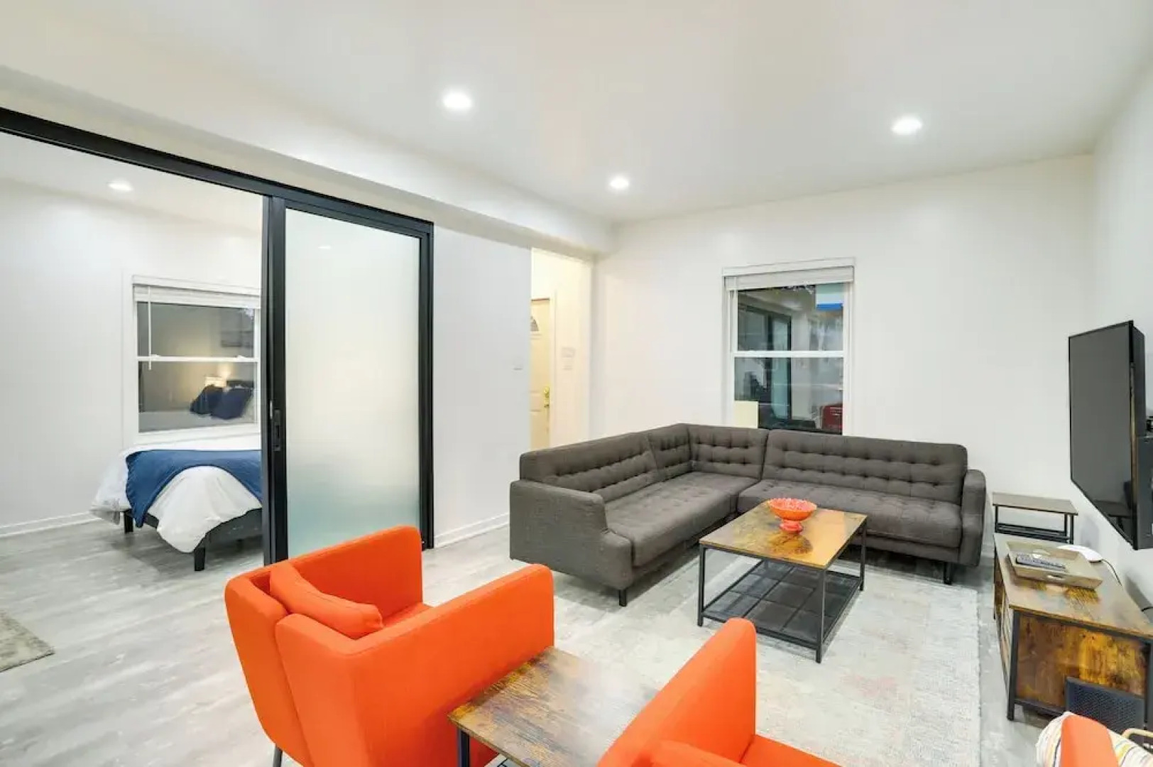 South Haven Oasis - Private Hot Tub, Pool & Grill!