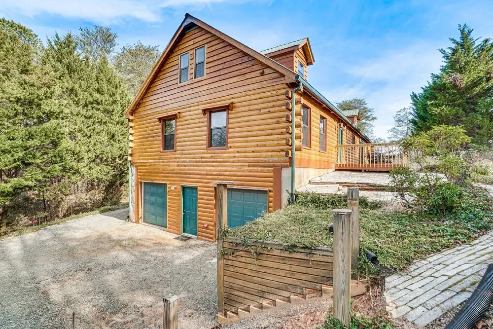 Spacious Log Cabin in Helen w/ Deck & Pool Access!