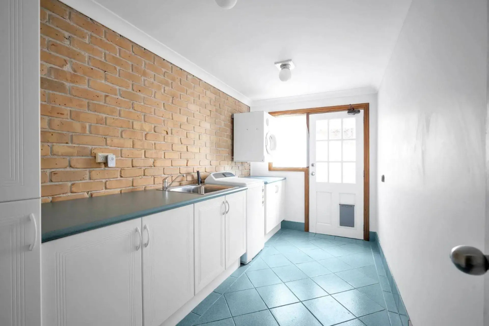 NOBLEVIEW Gerringong 4pm check out Sundays