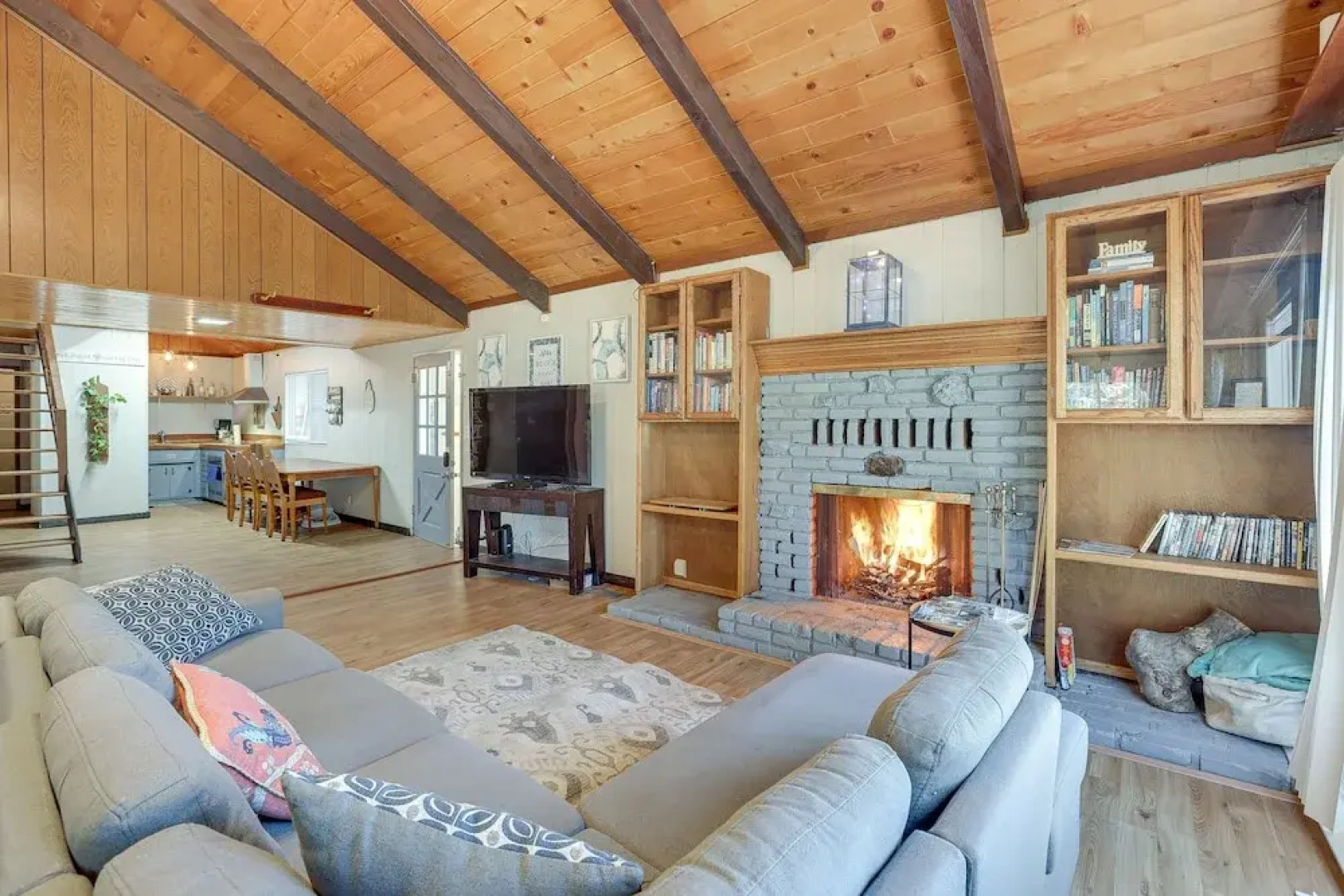 Running Springs Cabin: 8 Mi to Snow Valley!