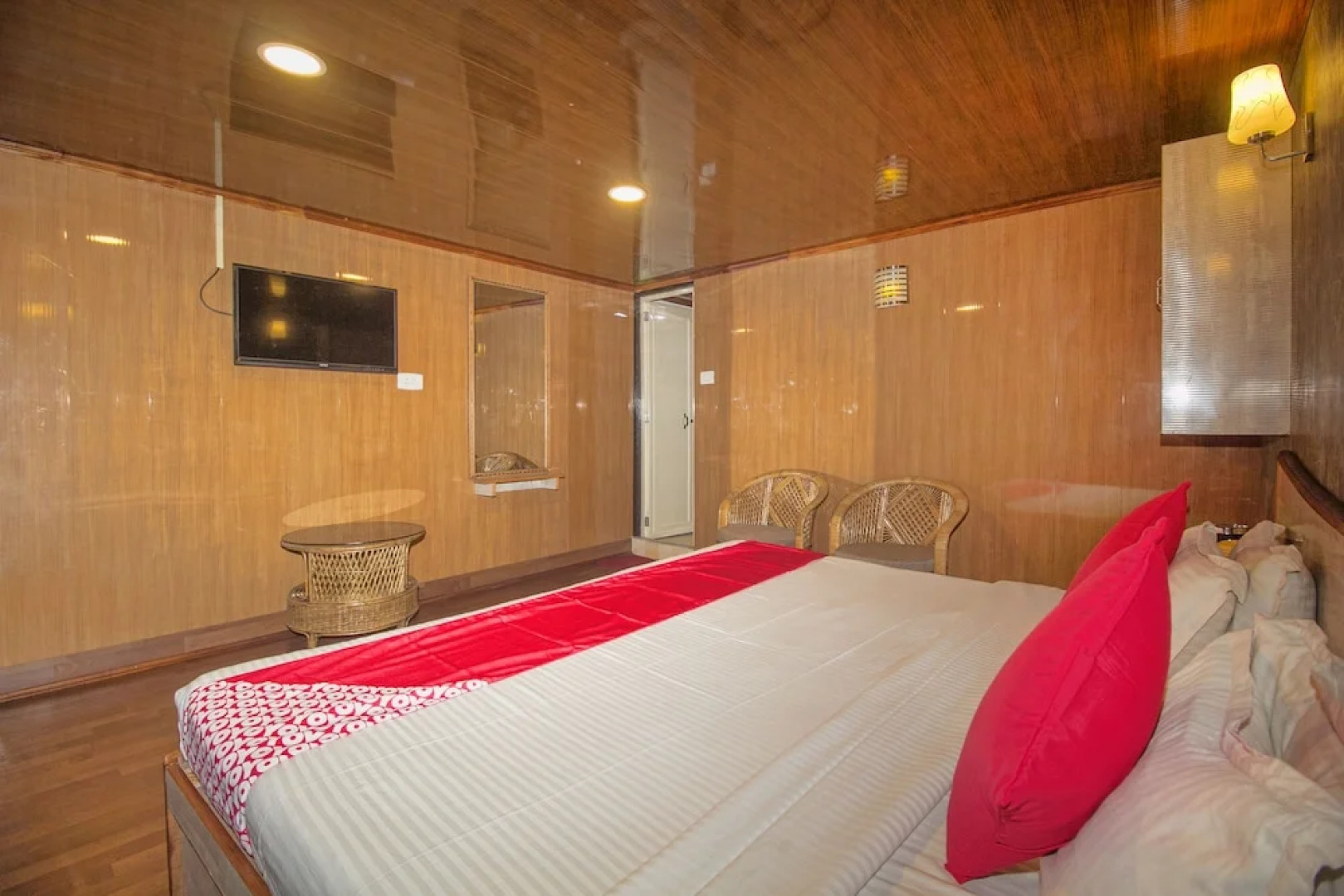 OYO 3875 Hotel Everest Glory