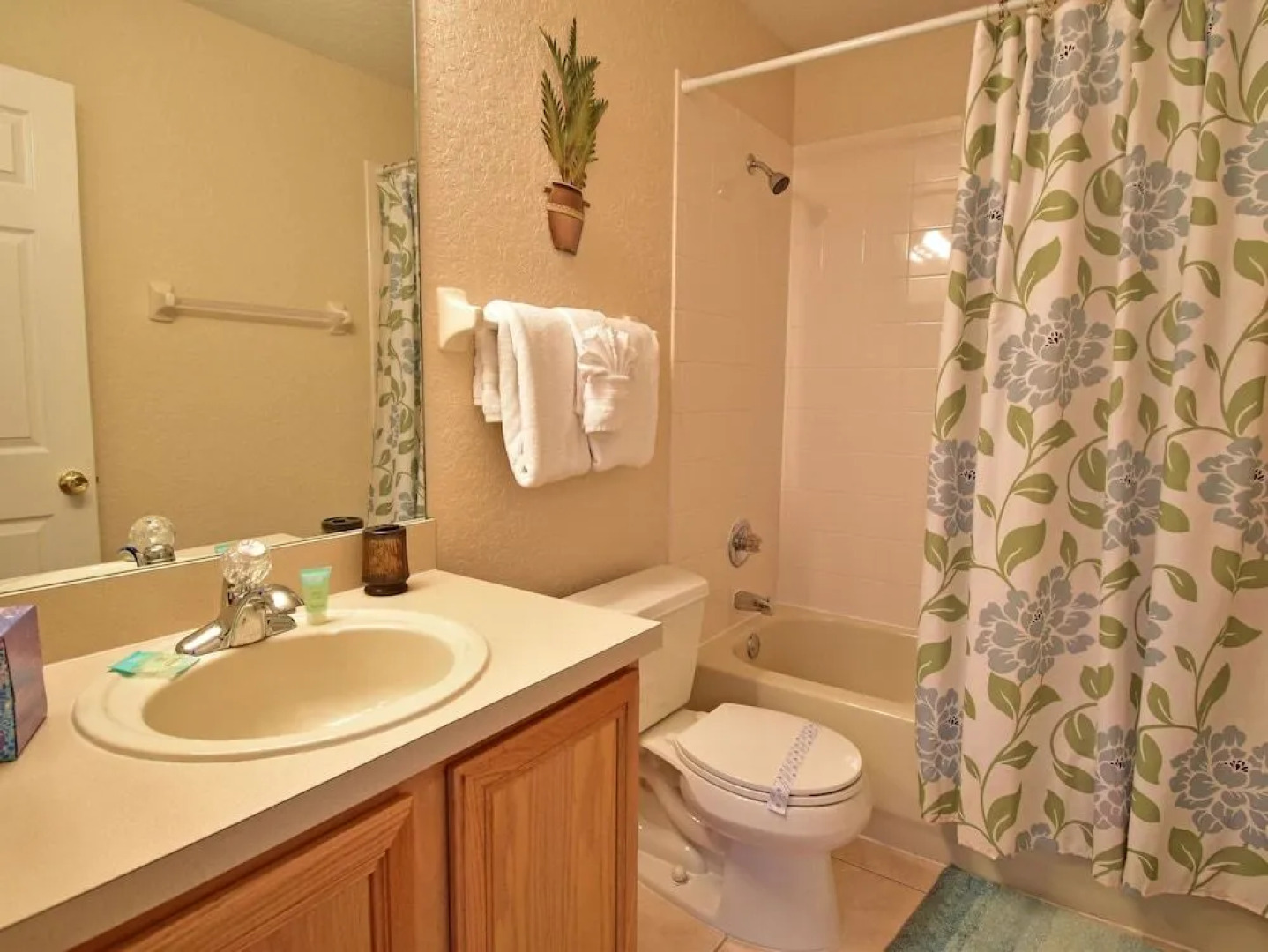 R448MIRA Miramar Delight 4 Br villa by RedAwning