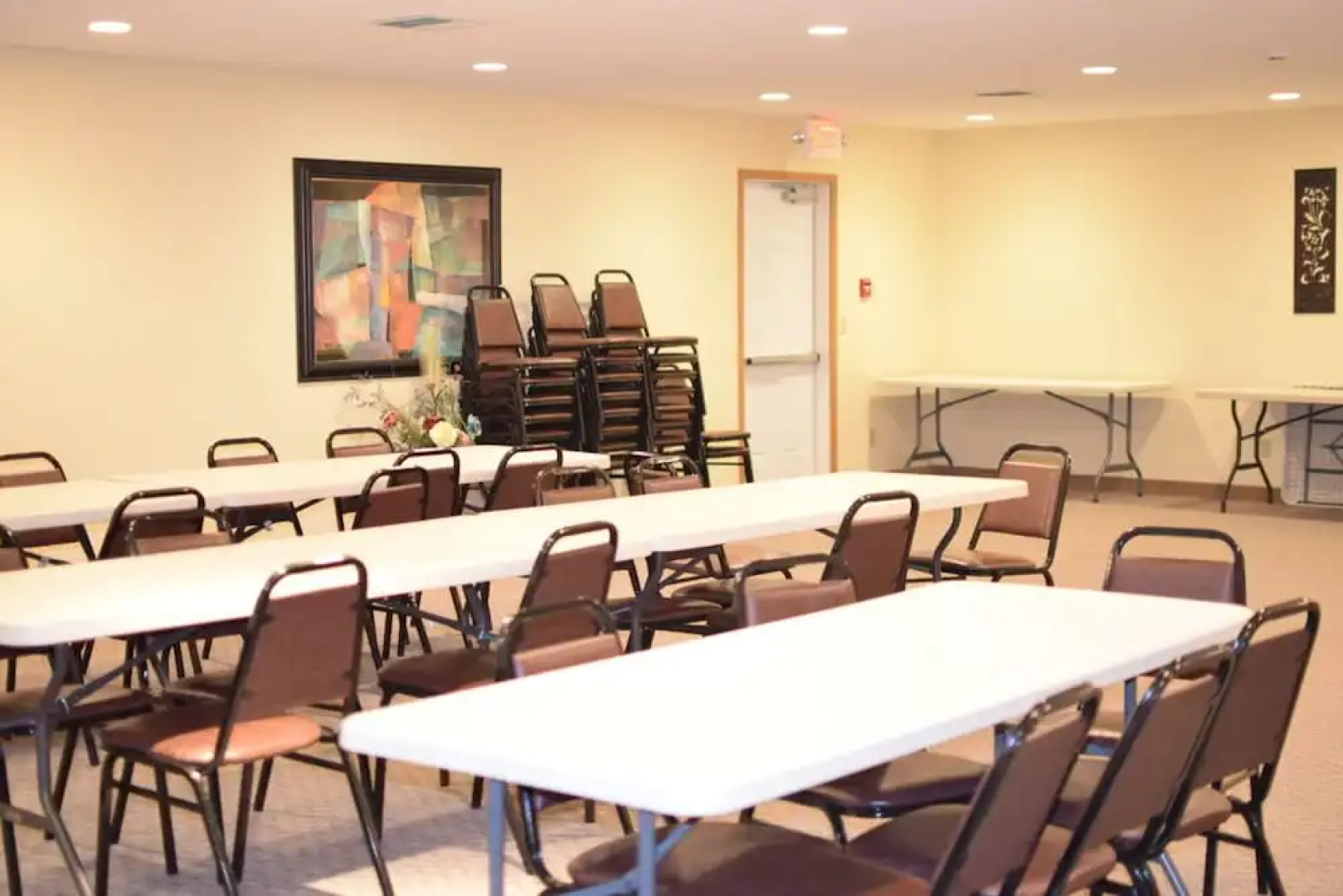 North Shore Inn & Suites