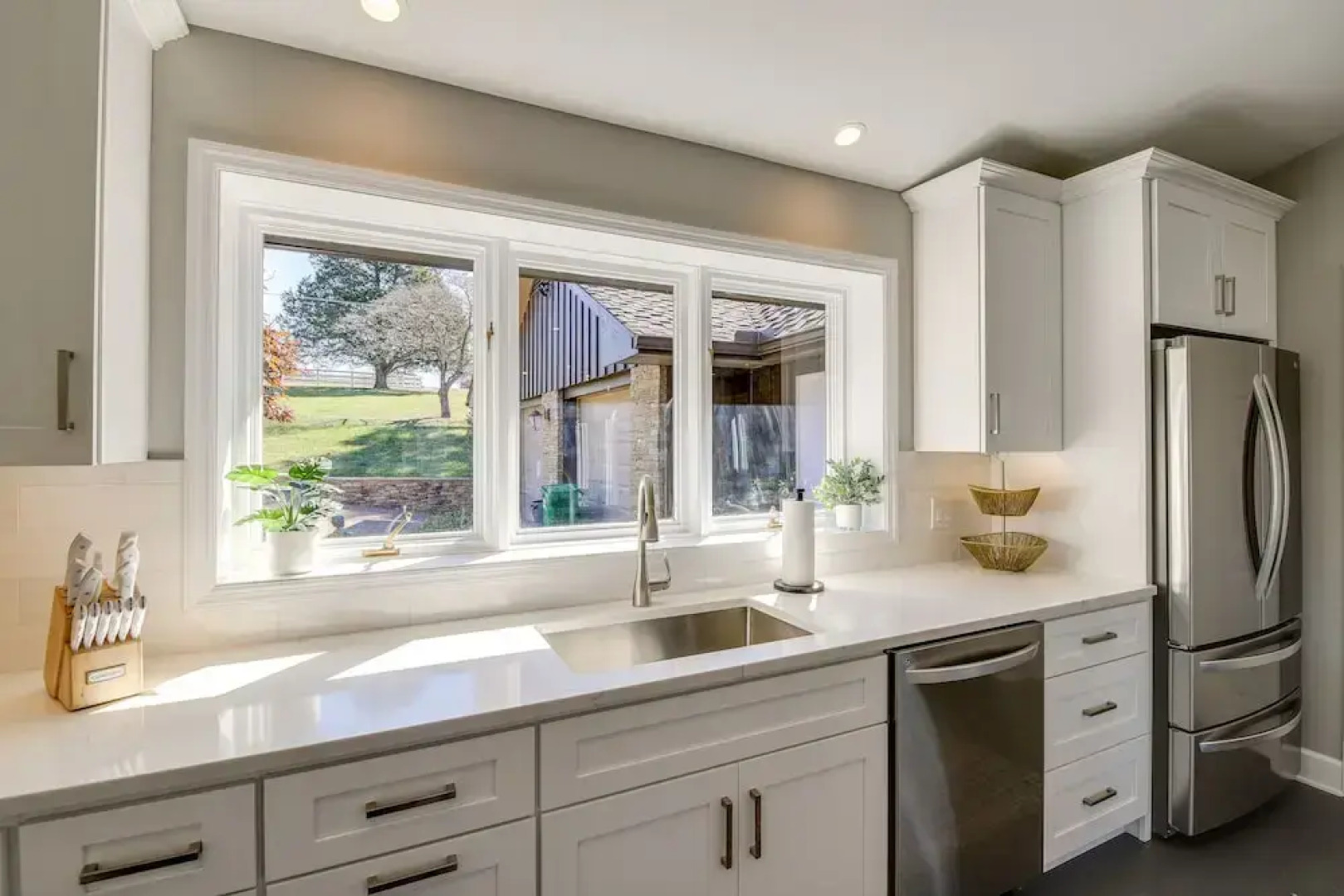 Lafollette Home: Community Pool & Mountain Views!