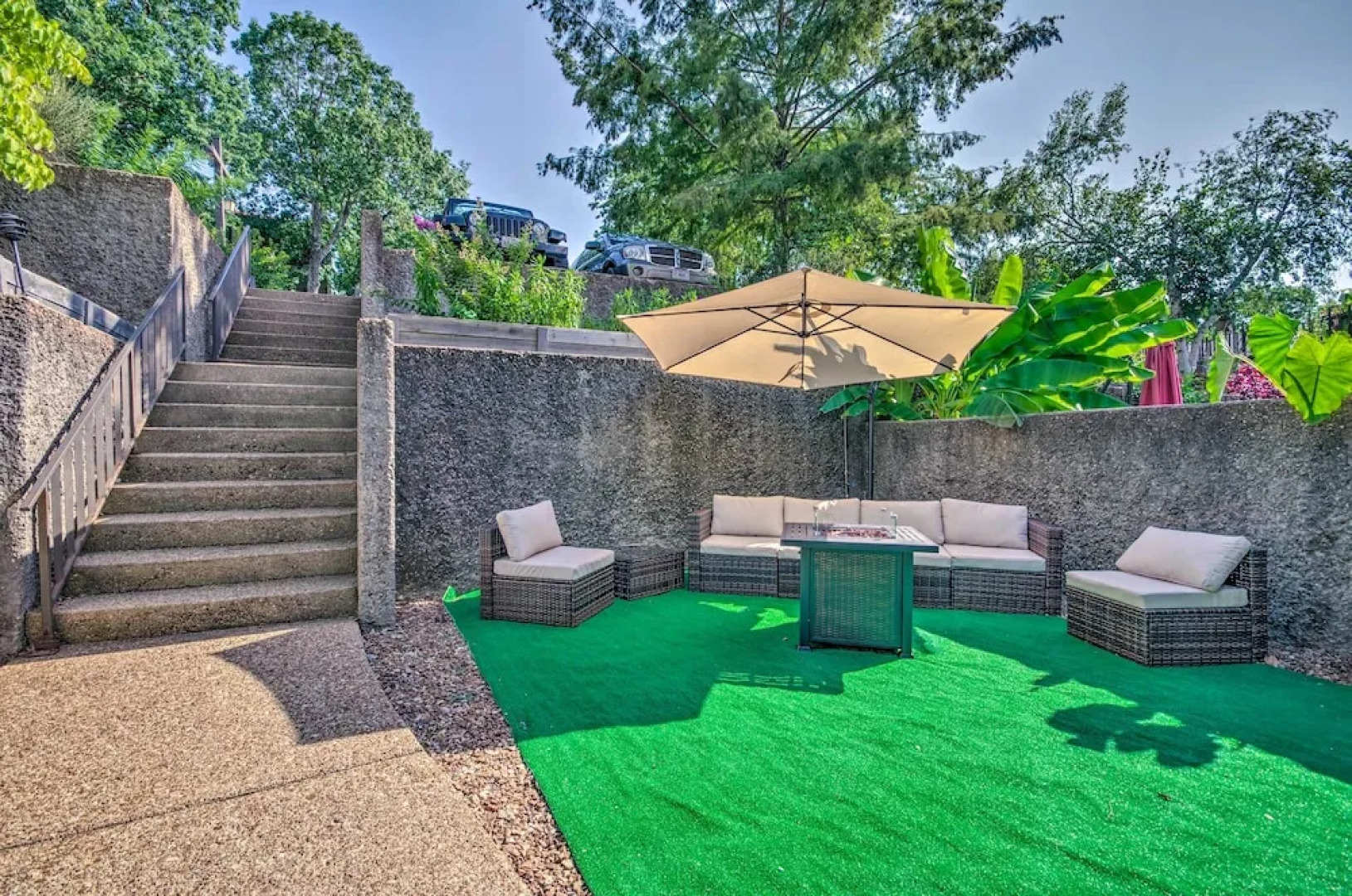 1 Mi to Lake of the Ozarks: Condo w/ Fire Pit!