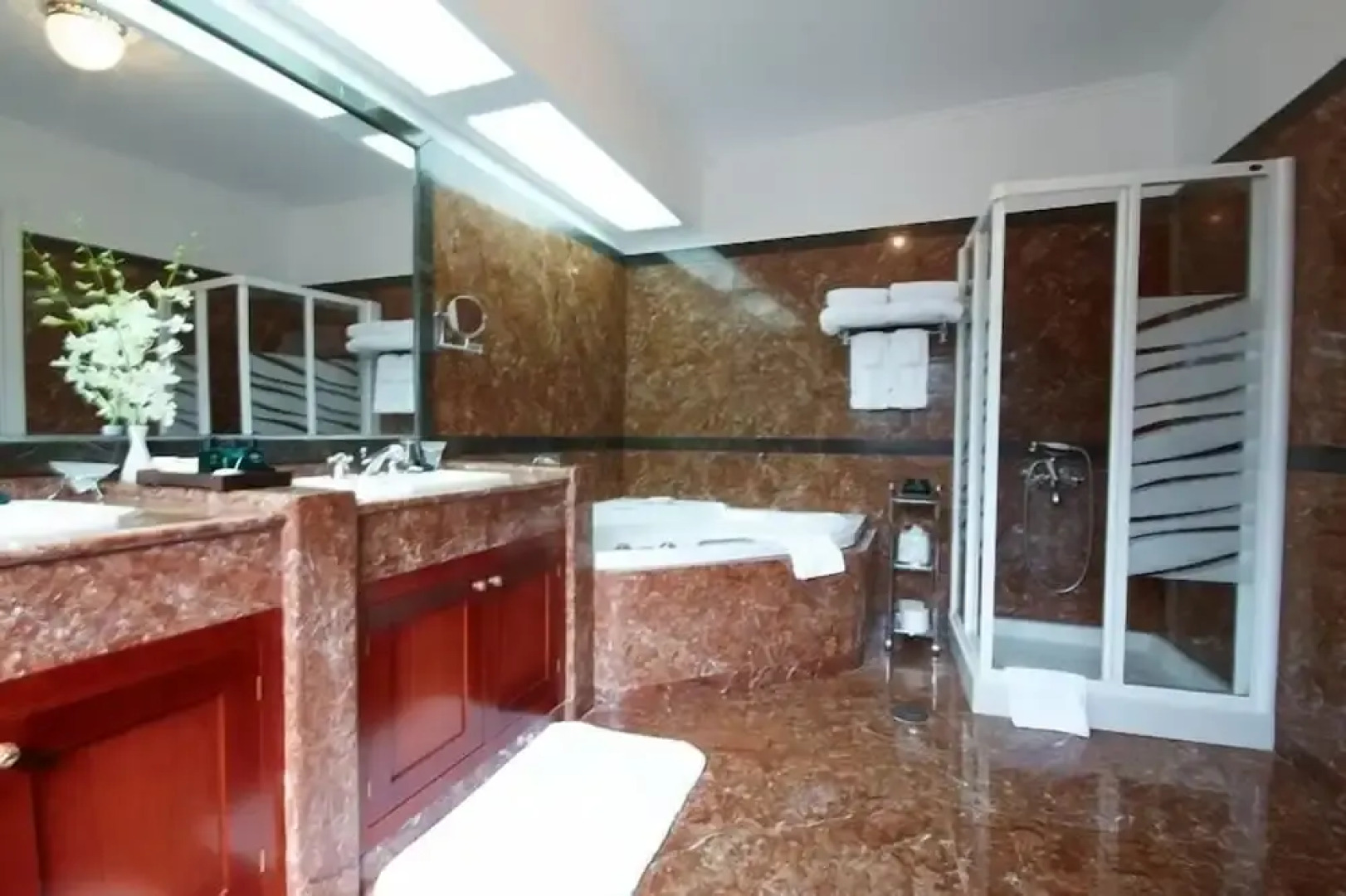 Argentikon Luxury Suites