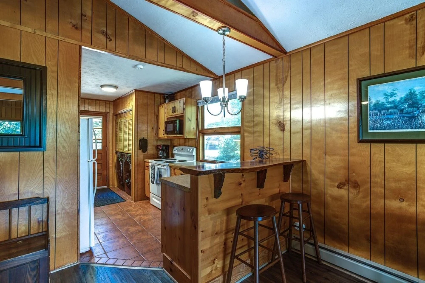 Alpine Walking Distance To App Ski 2 Bedroom Cottage by Redawning