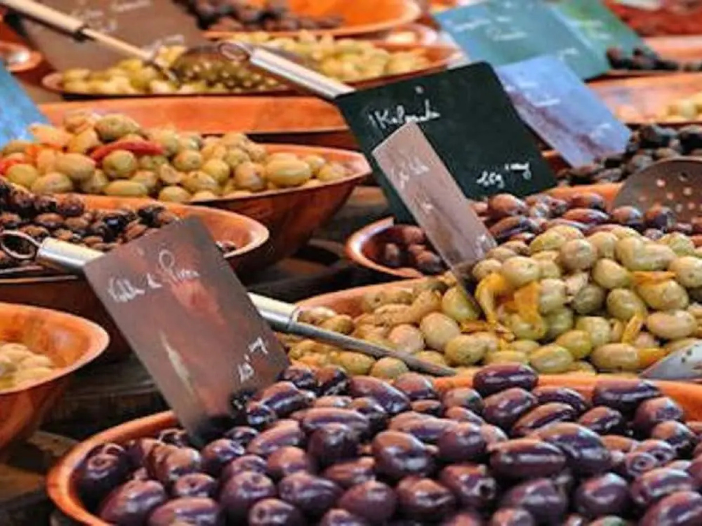 Characteristic Appartement With Swimming Pool, Completely Renovated