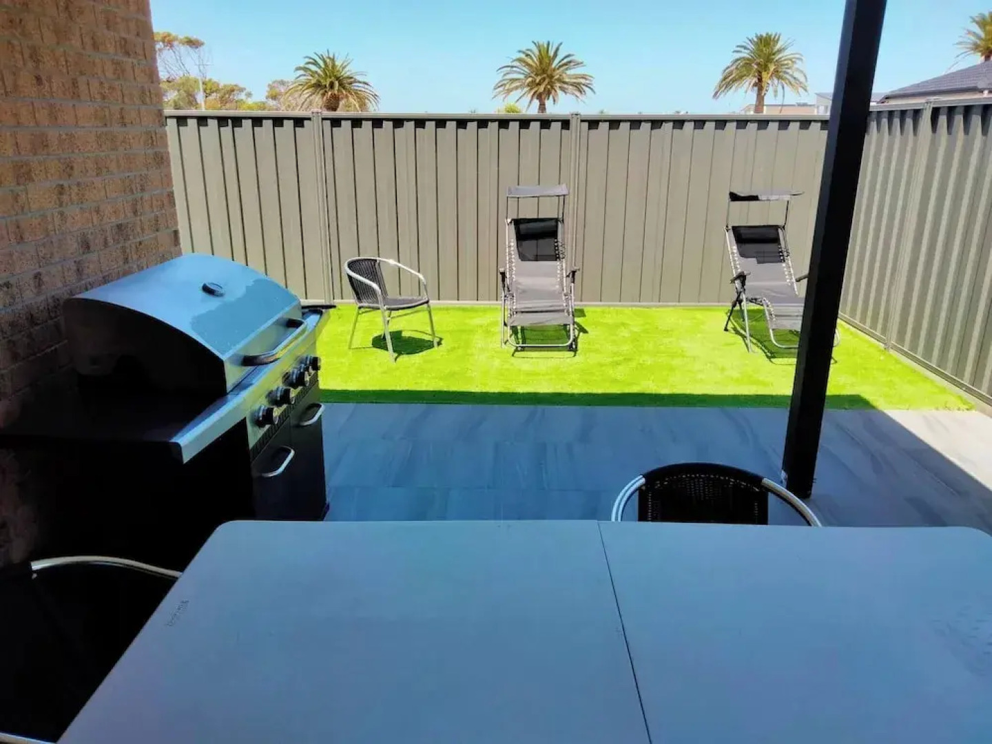 Modern & Cosey 4bedroom House Walk to Beach