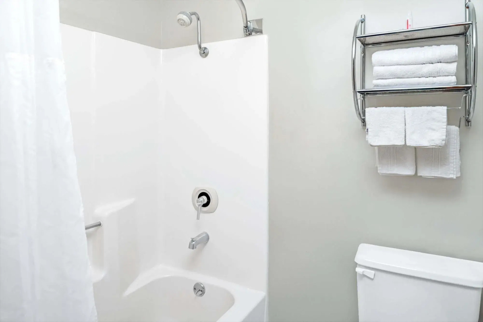 BridgePointe Inn & Suites