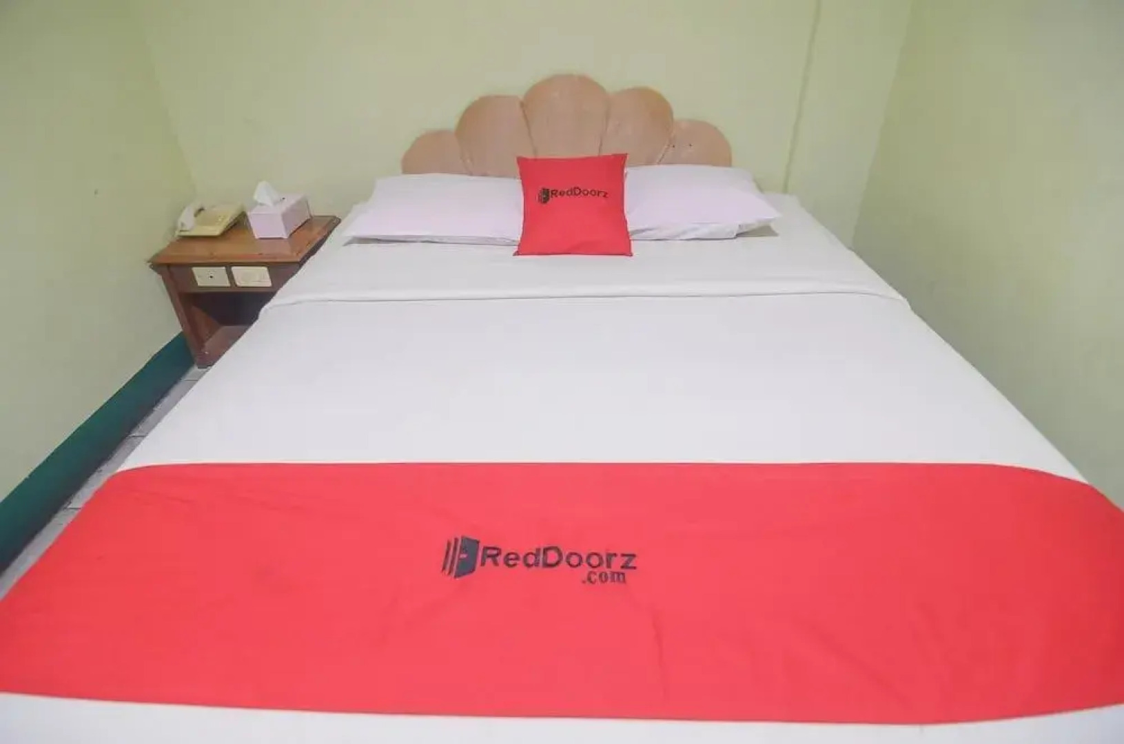 RedDoorz near Tugu Naga Singkawang