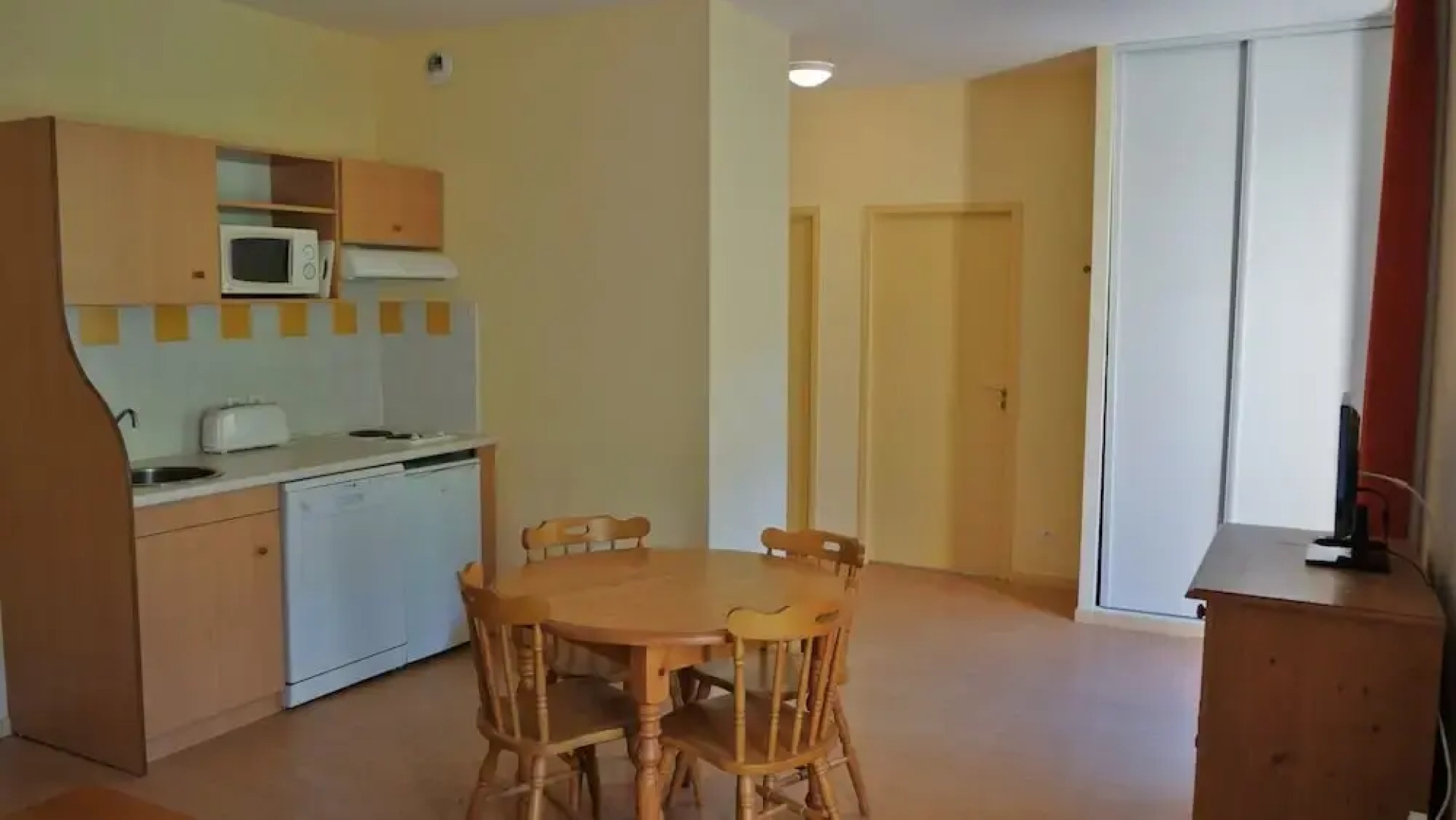 Logement n106 4pers face aux Thermes