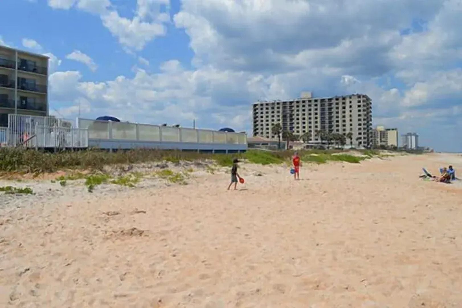 Traders Inn Beach Club