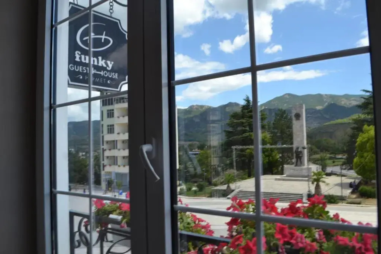 Funky Guest House & Adventures