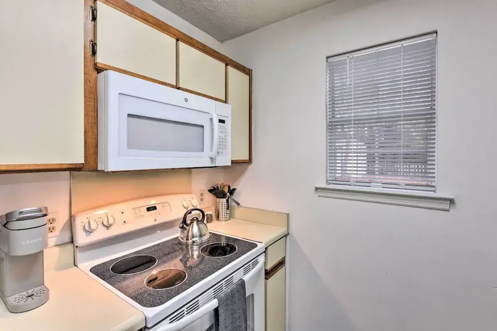 Savannah Home ~ 9 Mi to Historic District