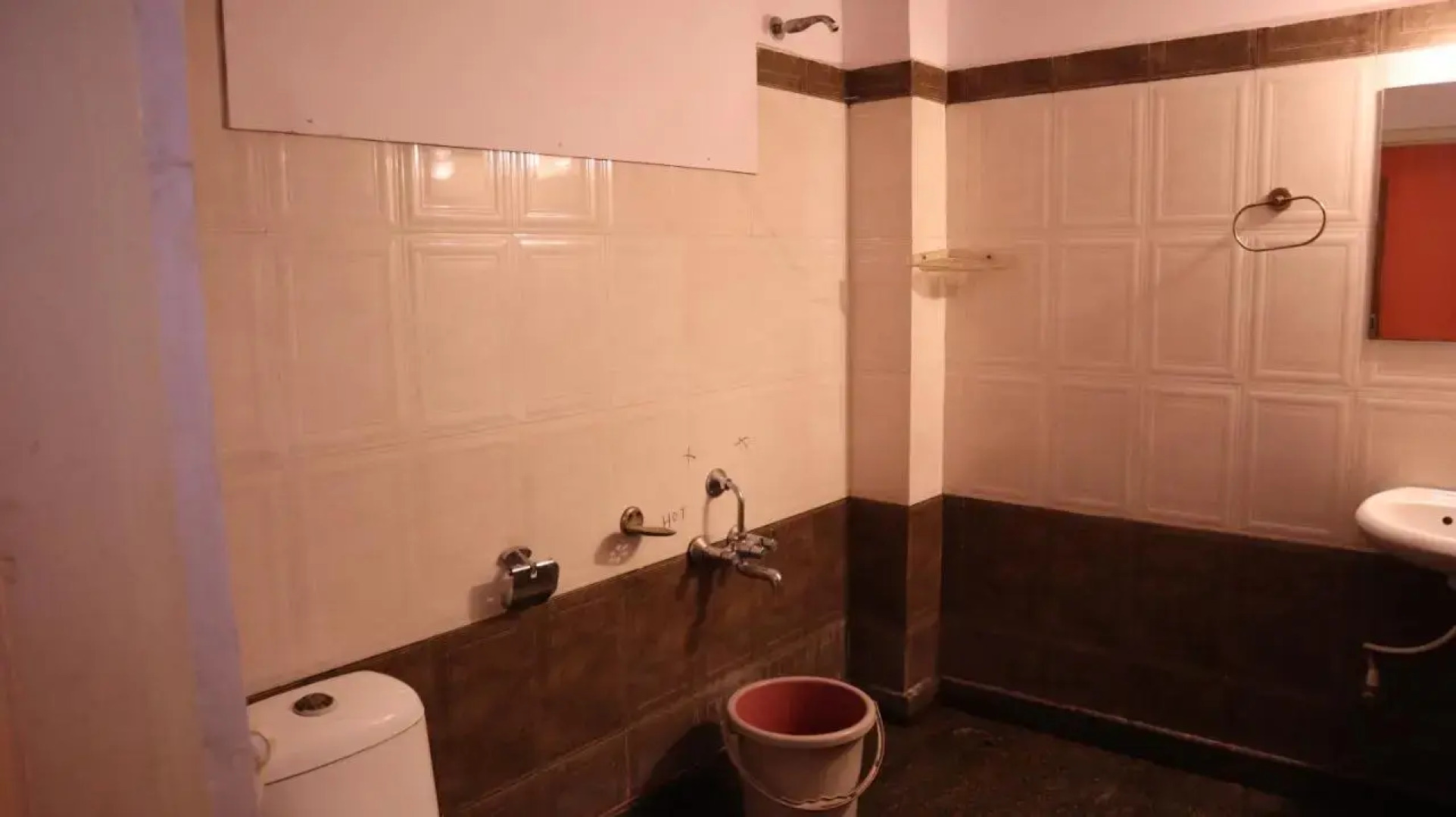 Smile Stay Bee Hive Grand