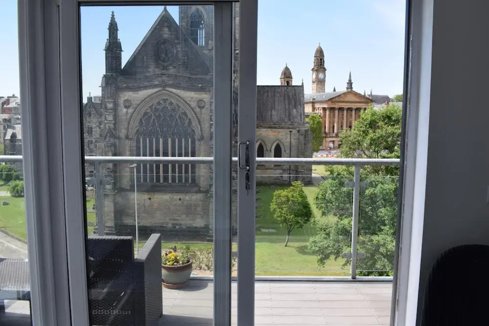 The Paisley Penthouse - Stunning View of the Abbey