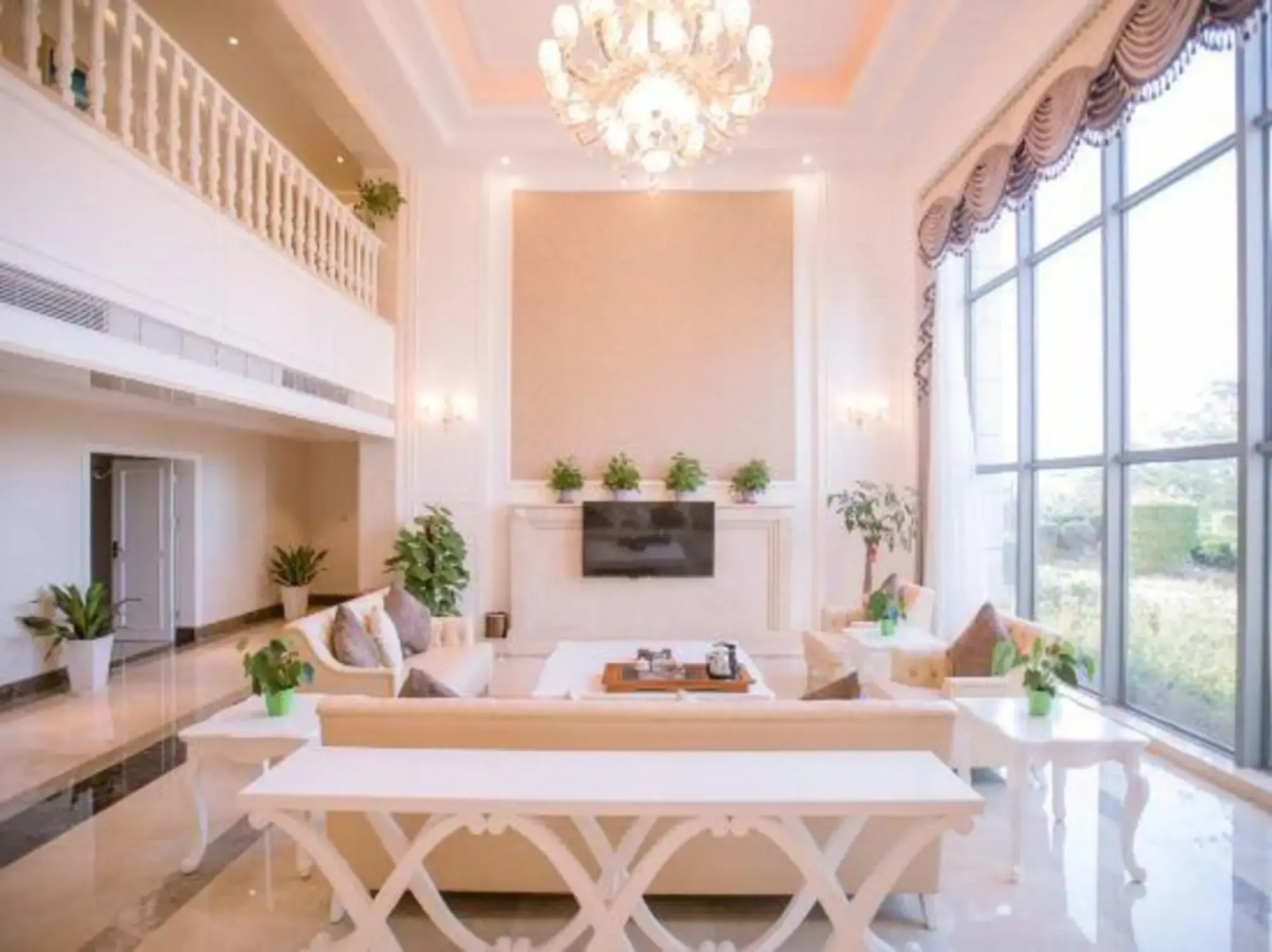 Maple Leaf Garden Hotel