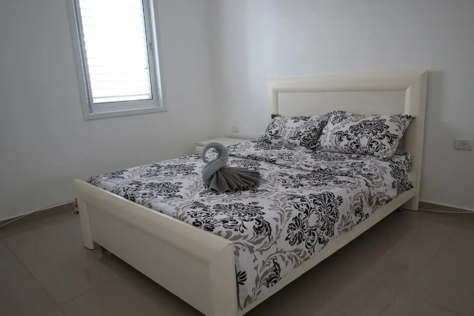 The Seasons King David apartment