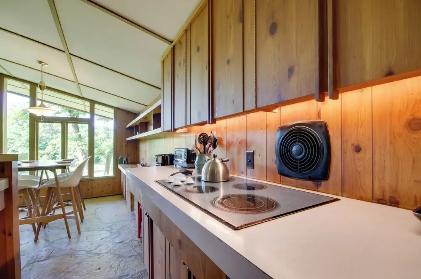 Tranquil Mid-century Modern Cottage w/ Forest View