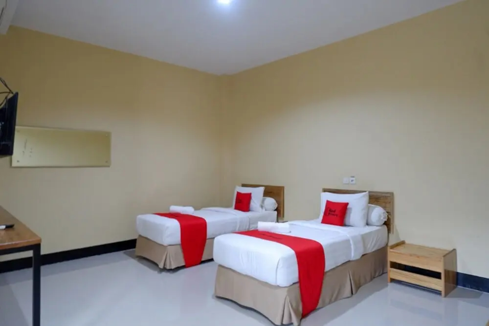 RedDoorz @ G Hotel Luwuk