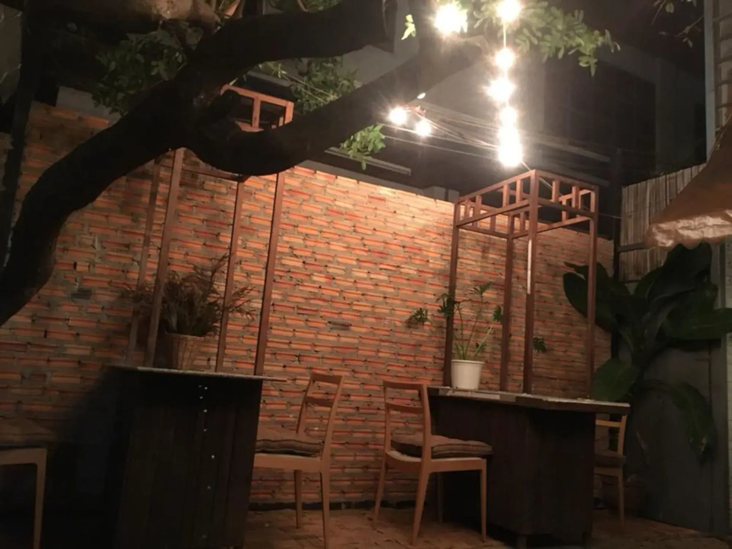 The Goose Cafe & Hostel