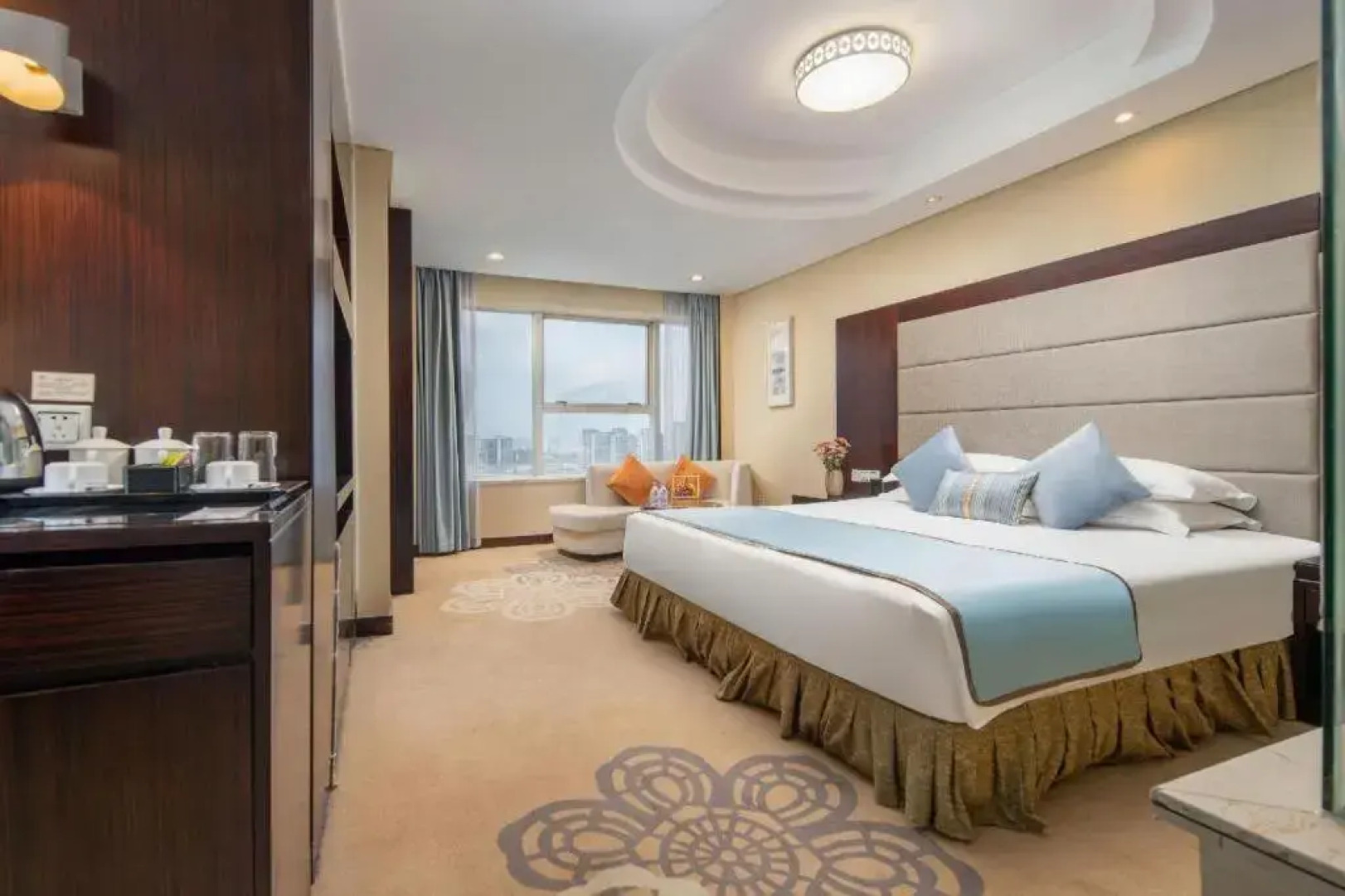 Yiwu Yimei Plaza Hotel